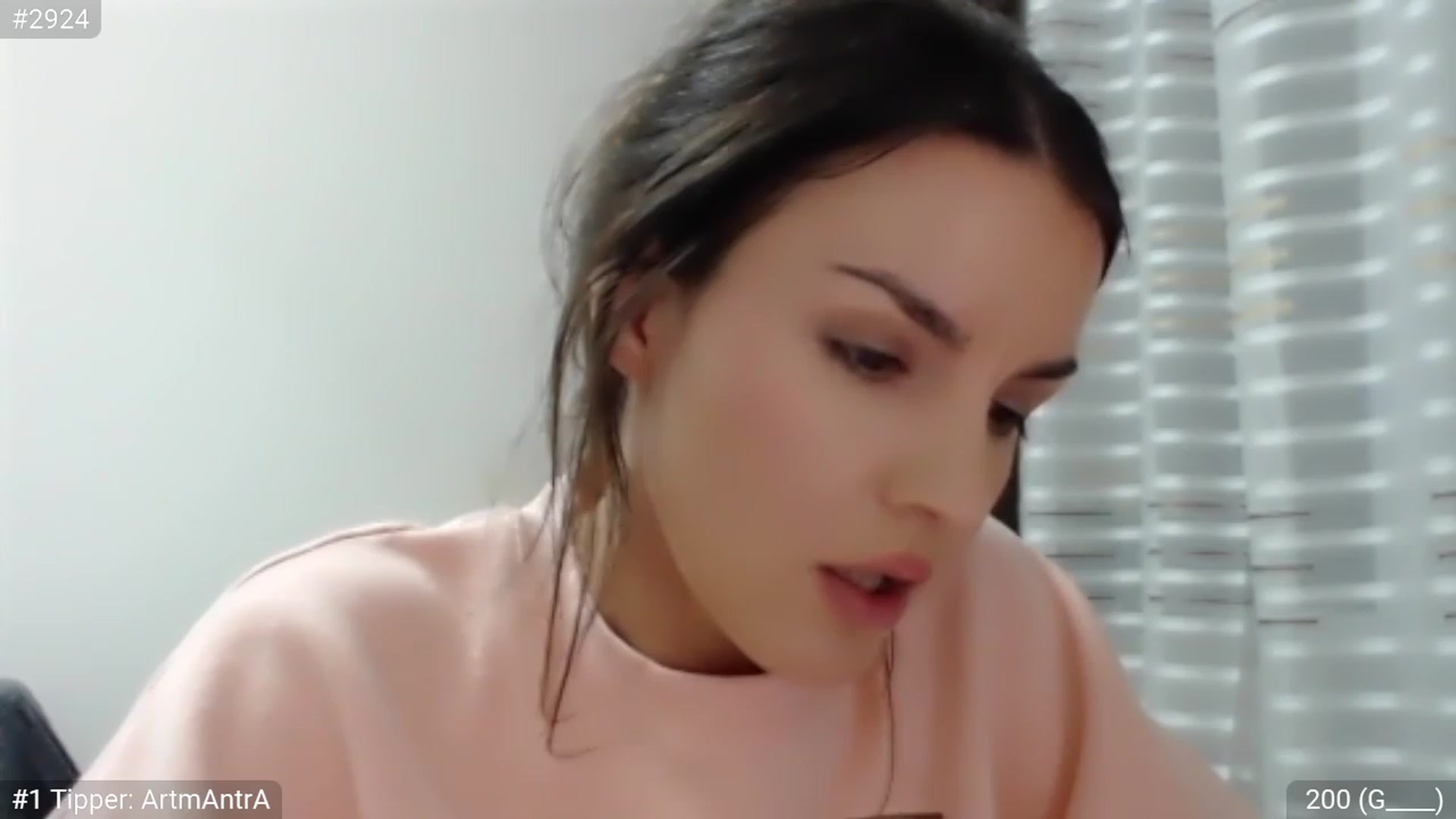 Gallery image thumbnail from Peppermint's myfreecams stream on, 11/12/2023, 24:35 image 4 of 20