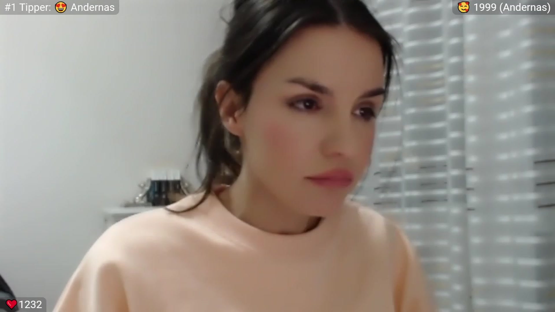 Gallery image thumbnail from Peppermint's myfreecams stream on, 02/04/2024, 24:25 image 7 of 20