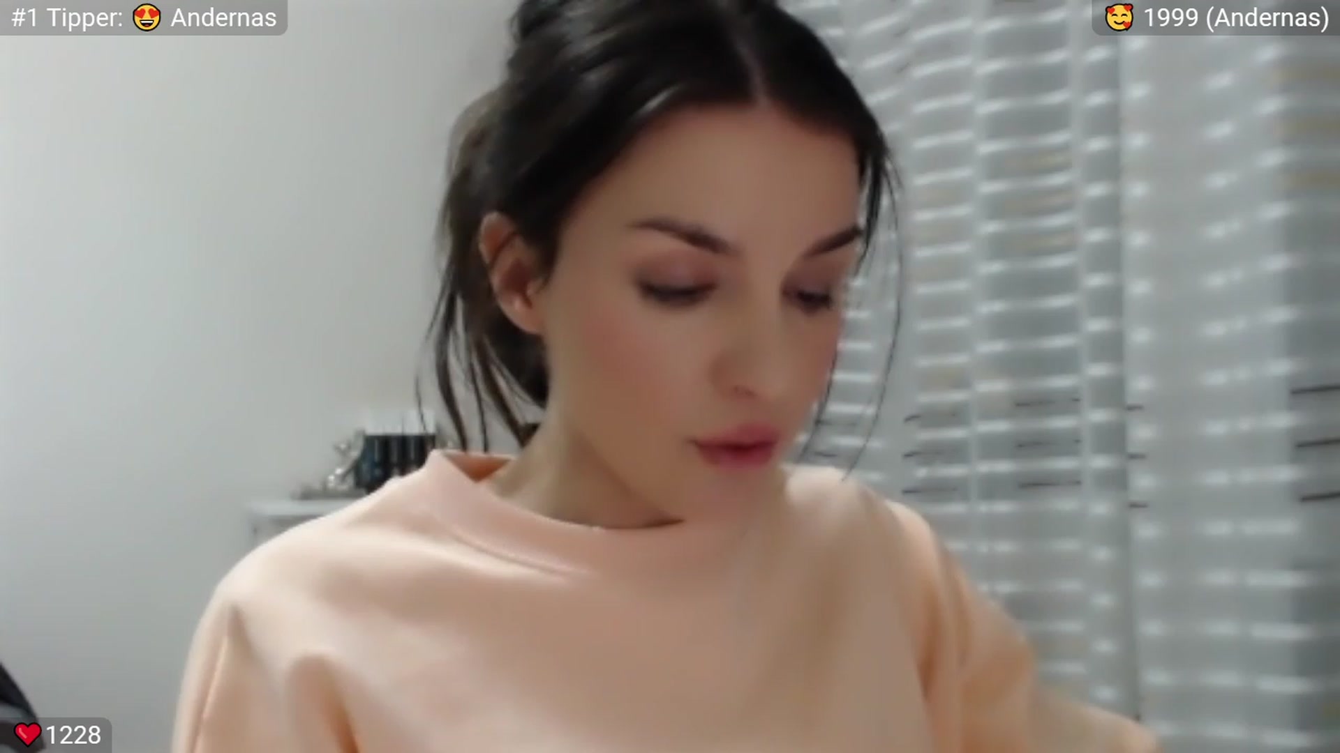 Gallery image thumbnail from Peppermint's myfreecams stream on, 02/04/2024, 24:25 image 5 of 20