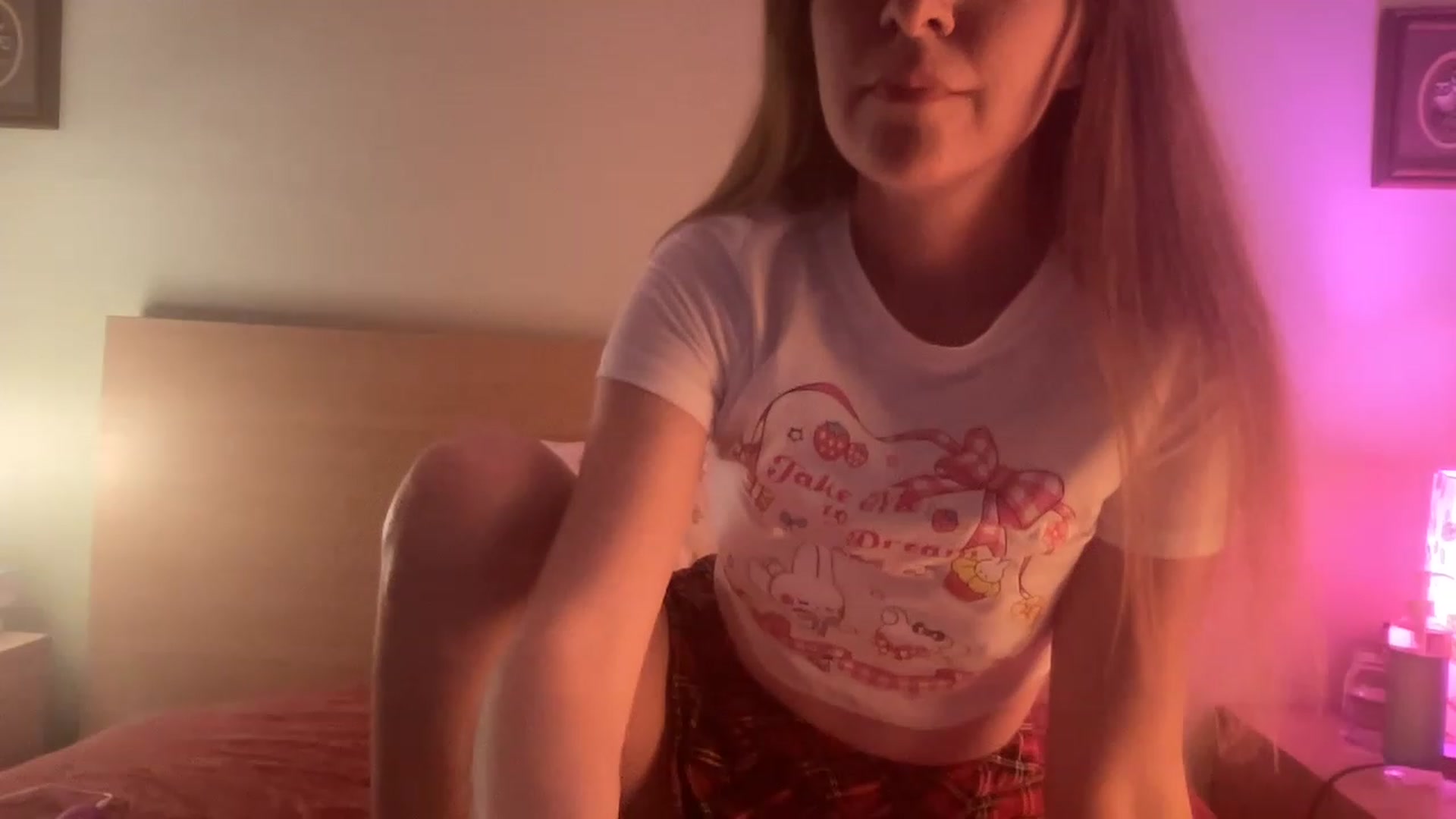 Gallery image thumbnail from Peppymint's myfreecams stream on, 04/06/2023, 24:56 image 16 of 20