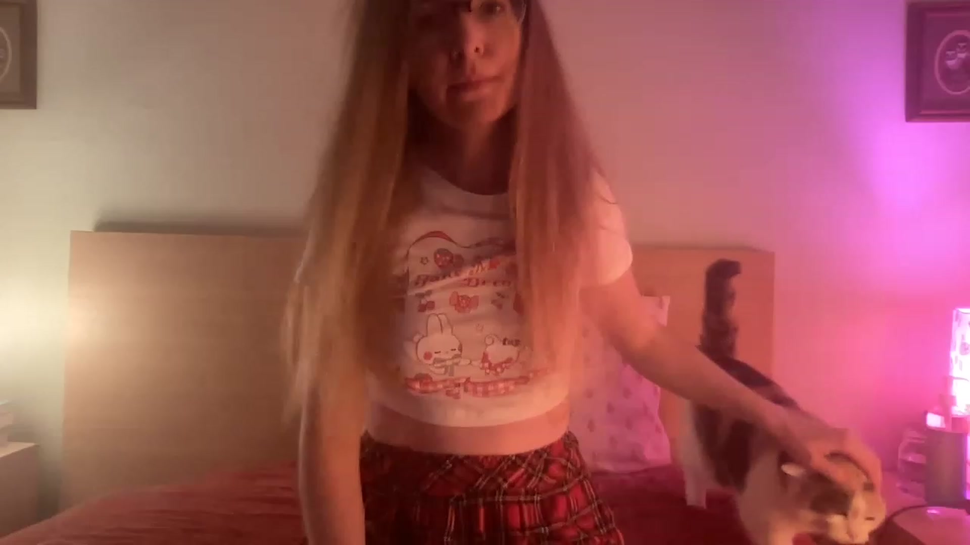 Gallery image thumbnail from Peppymint's myfreecams stream on, 04/06/2023, 24:56 image 1 of 20