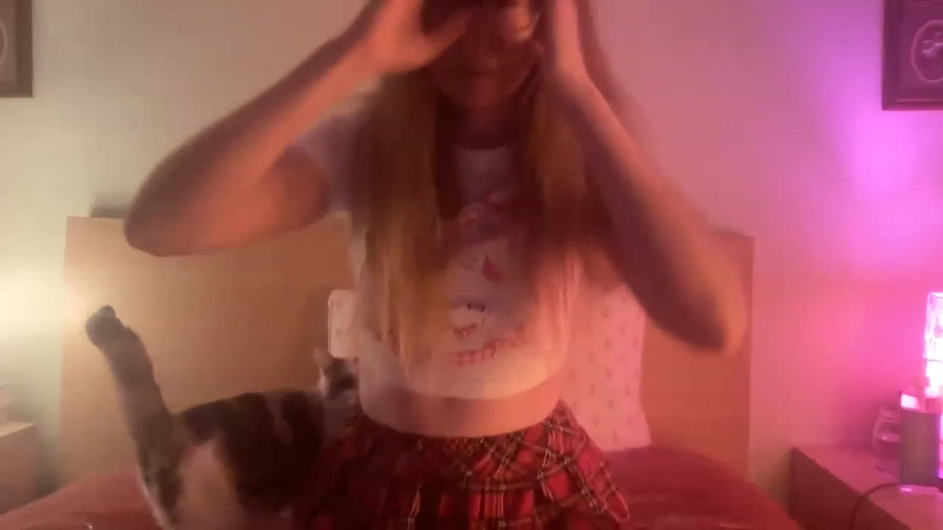 Gallery image thumbnail from Peppymint's myfreecams stream on, 04/06/2023, 24:56 image 3 of 20