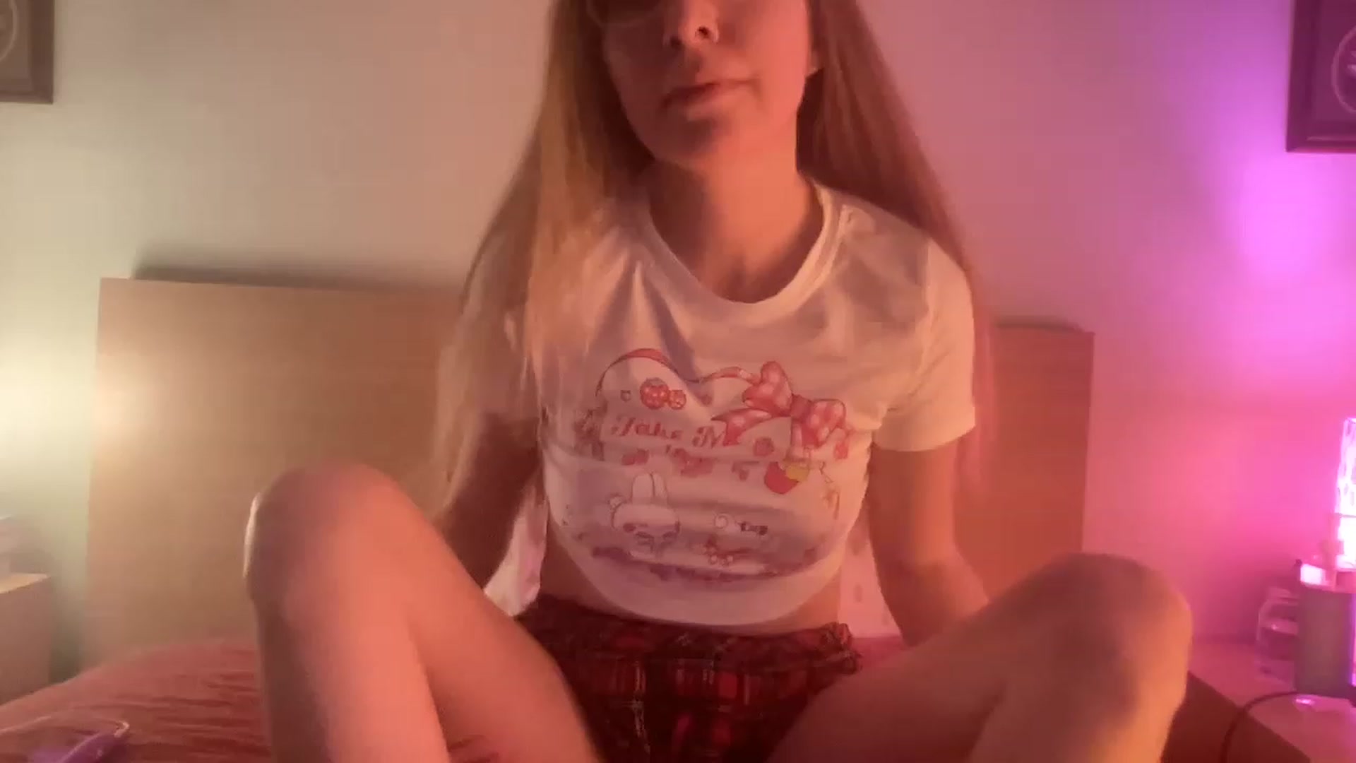 Gallery image thumbnail from Peppymint's myfreecams stream on, 04/06/2023, 24:56 image 9 of 20