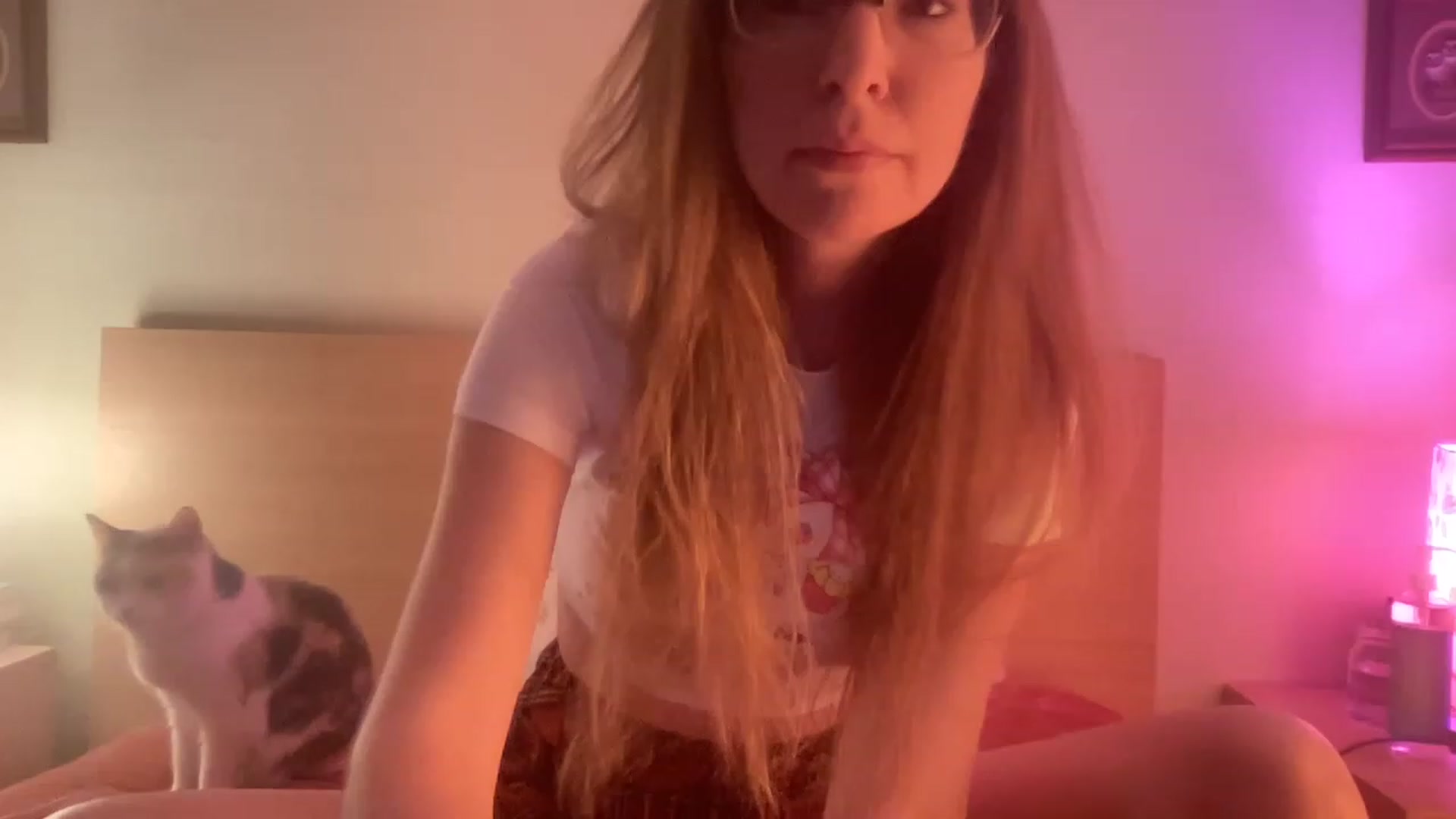 Gallery image thumbnail from Peppymint's myfreecams stream on, 04/06/2023, 24:56 image 5 of 20