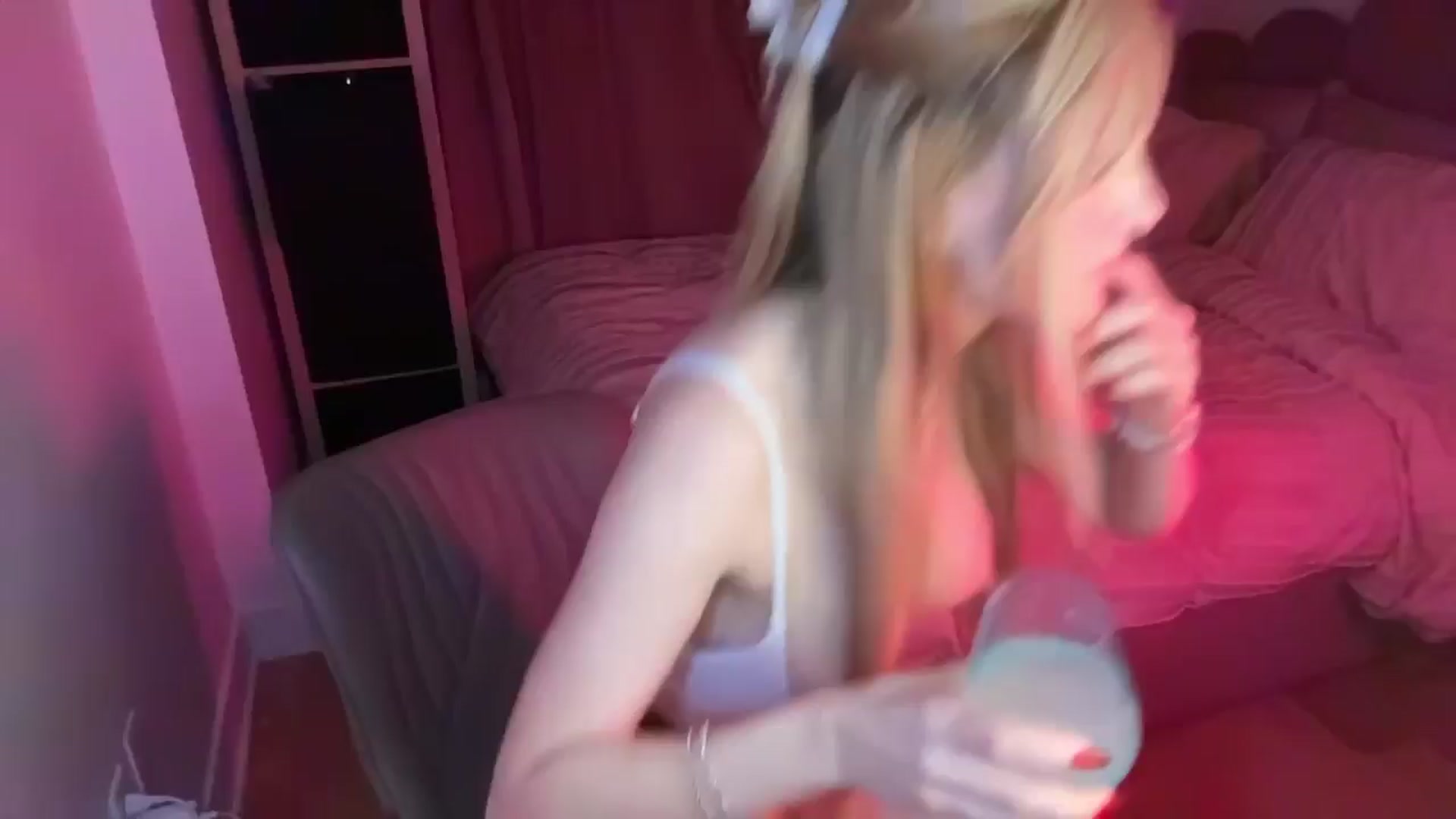 Gallery image thumbnail from Pepsi_Girl's myfreecams stream on, 04/14/2025, 24:30 image 19 of 20