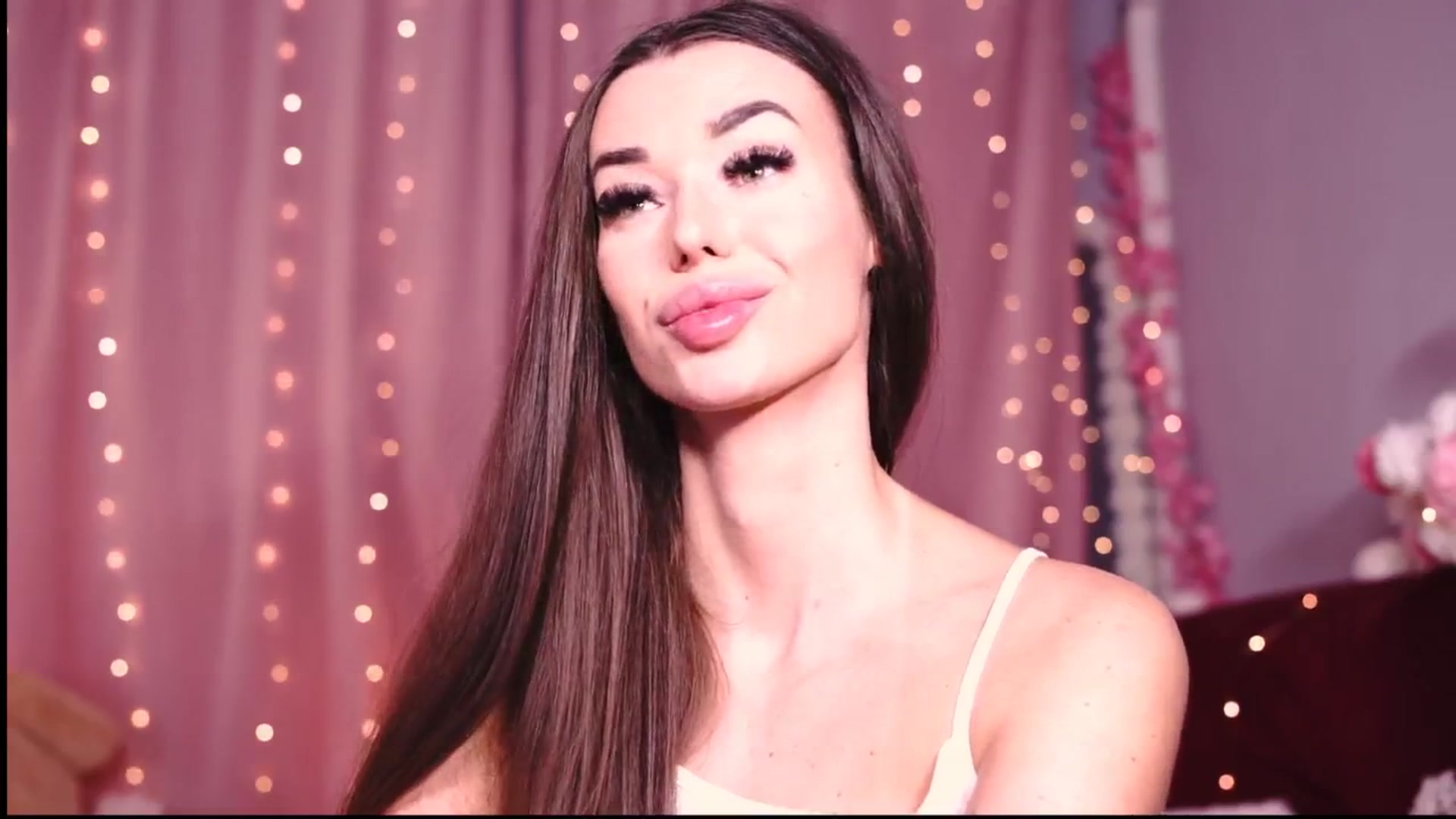 Gallery image thumbnail from Perfectview's myfreecams stream on, 03/23/2026, 20:47 image 12 of 20