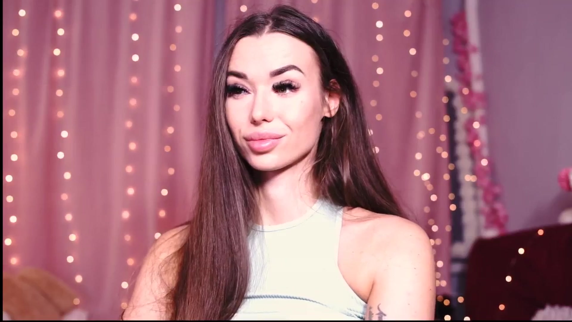 Gallery image thumbnail from Perfectview's myfreecams stream on, 04/16/2026, 20:52 image 3 of 20