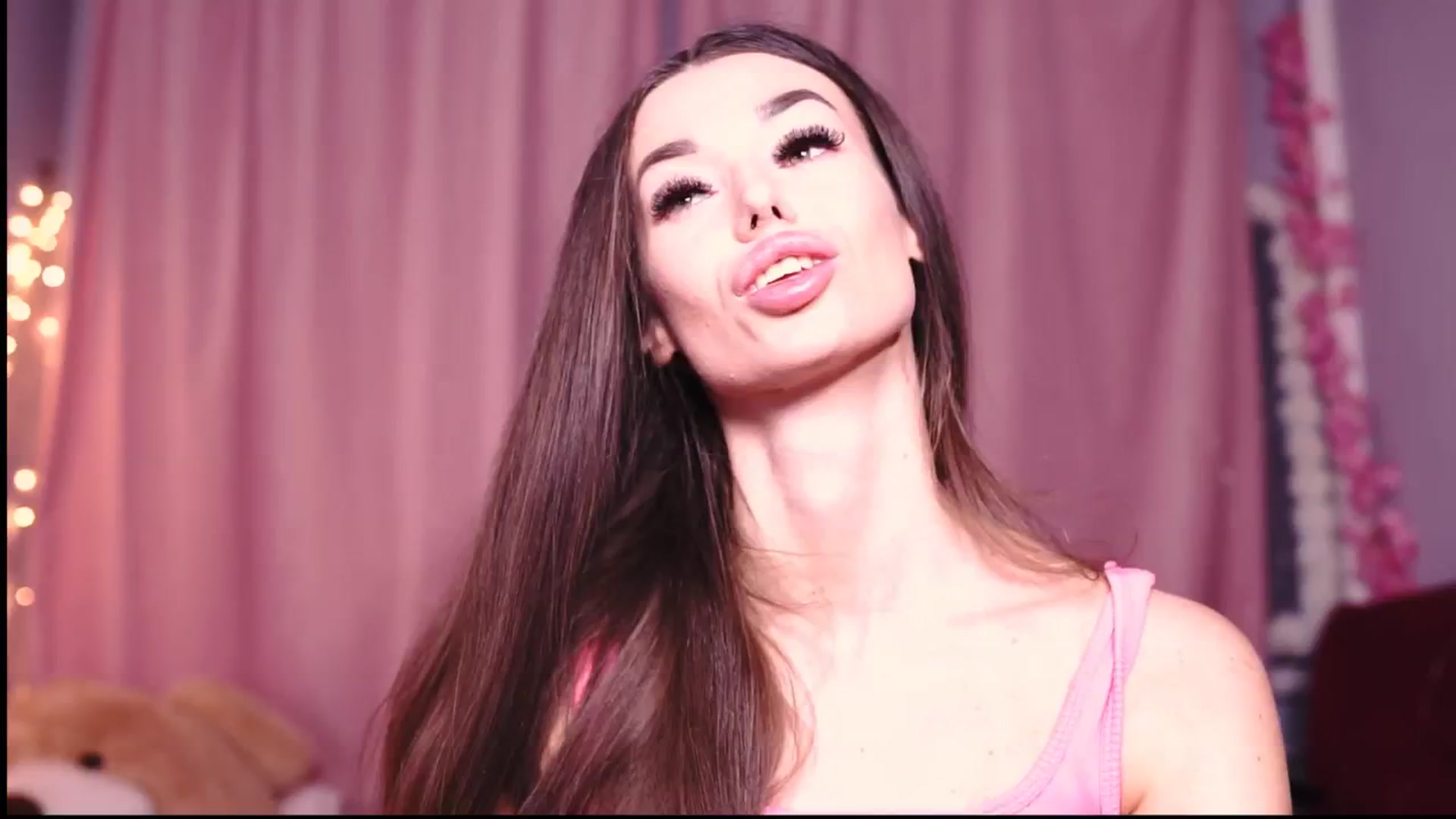Gallery image thumbnail from Perfectview's myfreecams stream on, 04/20/2026, 19:17 image 2 of 20