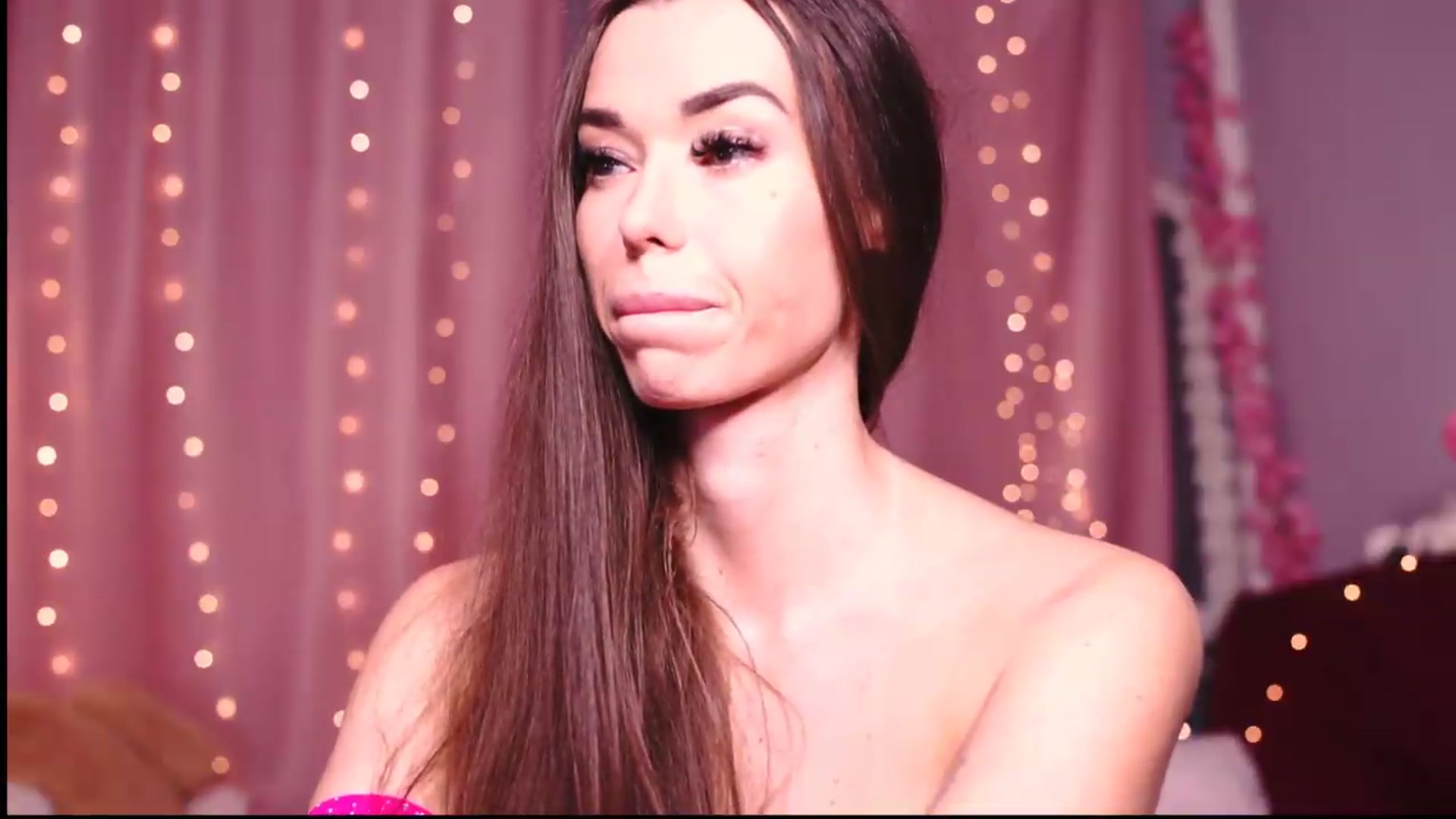 Gallery image thumbnail from Perfectview's myfreecams stream on, 05/21/2026, 20:55 image 11 of 20