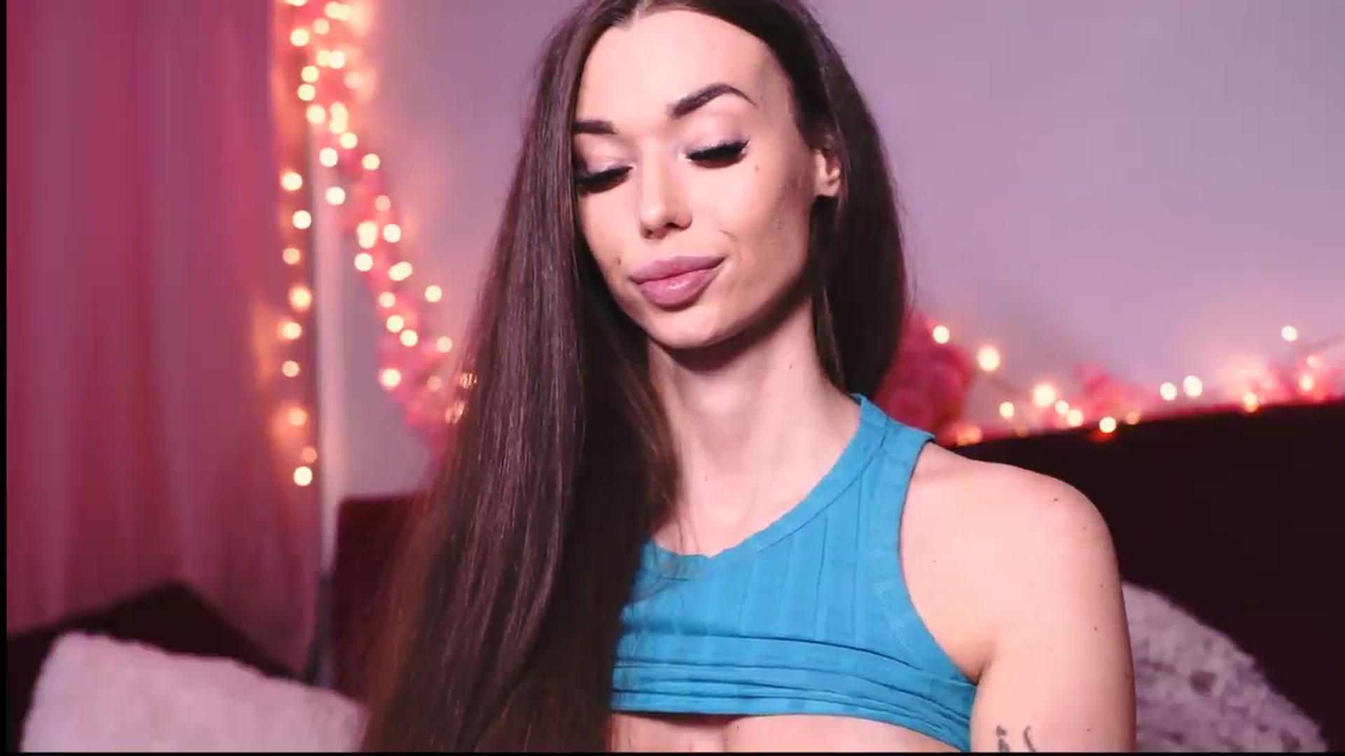 Gallery image thumbnail from Perfectview's myfreecams stream on, 06/15/2026, 18:21 image 4 of 20
