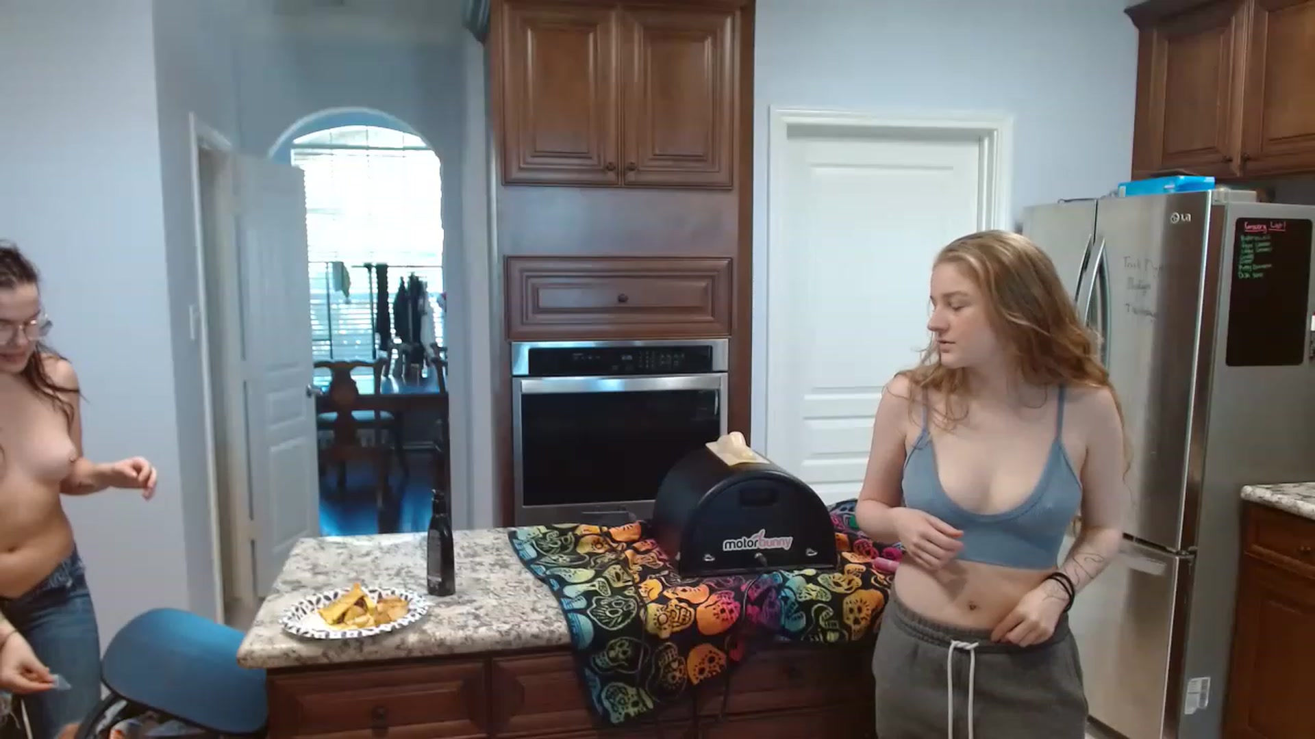Gallery image thumbnail from Perkybunny's myfreecams stream on, 03/05/2023, 17:31 image 6 of 20