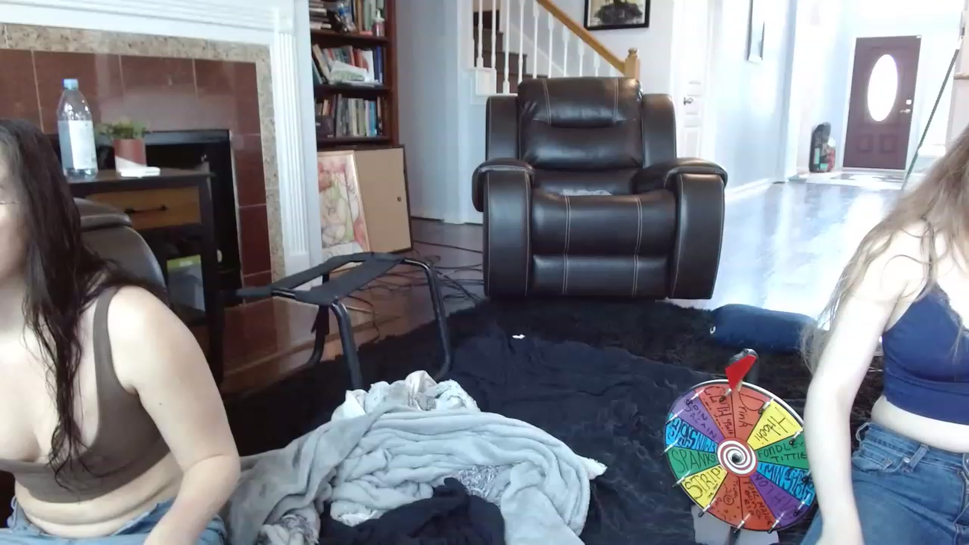 Gallery image thumbnail from Perkybunny's myfreecams stream on, 03/19/2023, 18:21 image 1 of 20