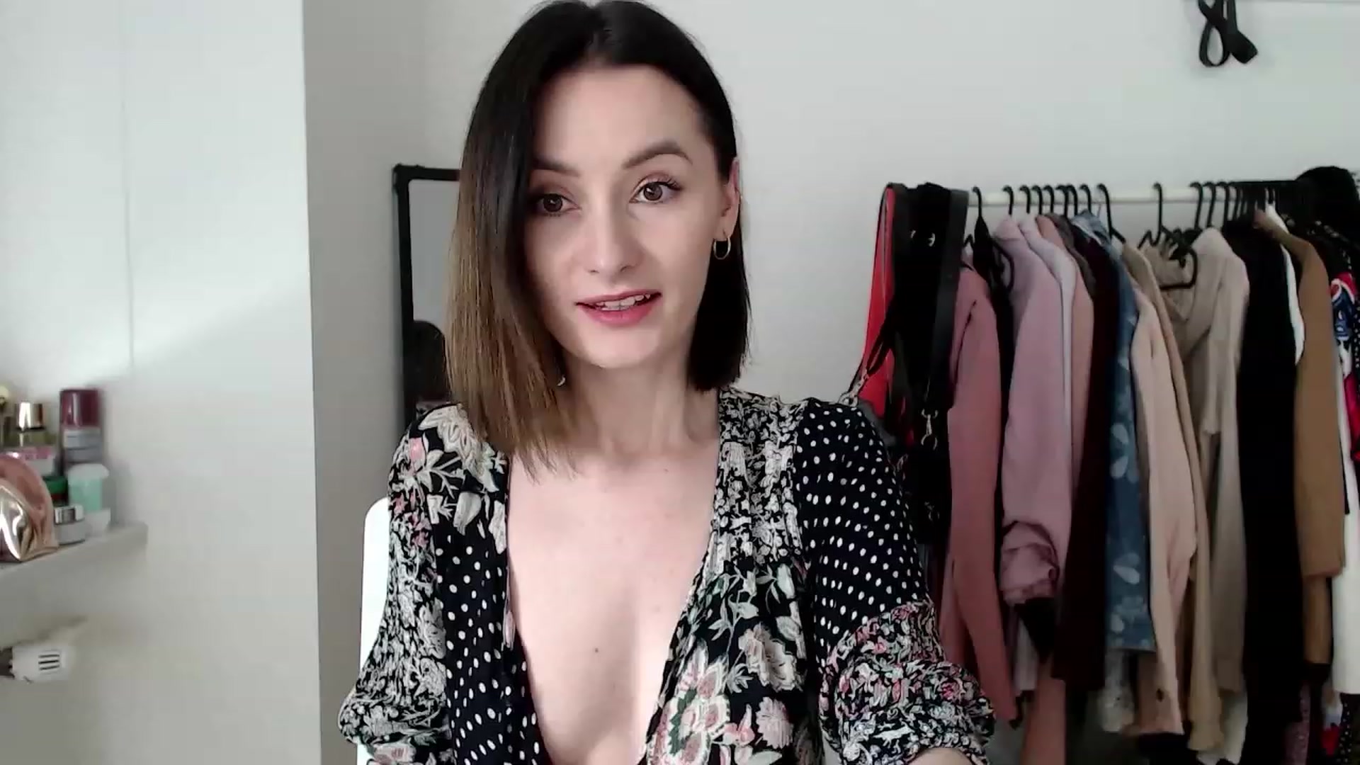 Gallery image thumbnail from PerlaBella's myfreecams stream on, 04/24/2023, 07:54 image 6 of 20