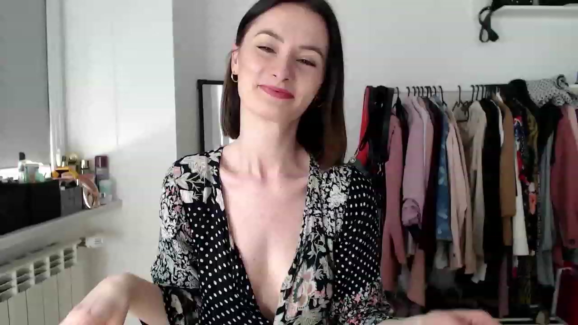 Gallery image thumbnail from PerlaBella's myfreecams stream on, 04/24/2023, 07:54 image 18 of 20