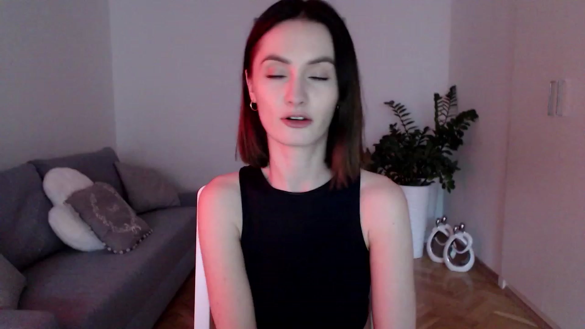 Gallery image thumbnail from PerlaBella's myfreecams stream on, 05/01/2023, 17:35 image 14 of 20