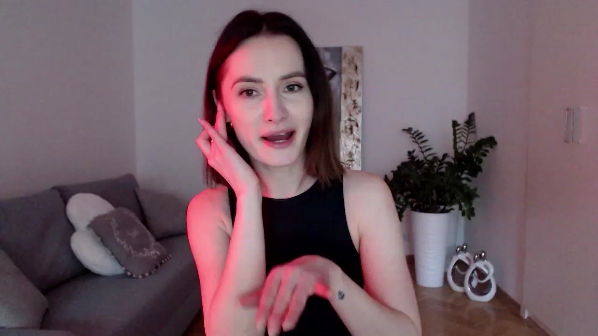 Gallery image thumbnail from PerlaBella's myfreecams stream on, 05/01/2023, 17:35 image 10 of 20