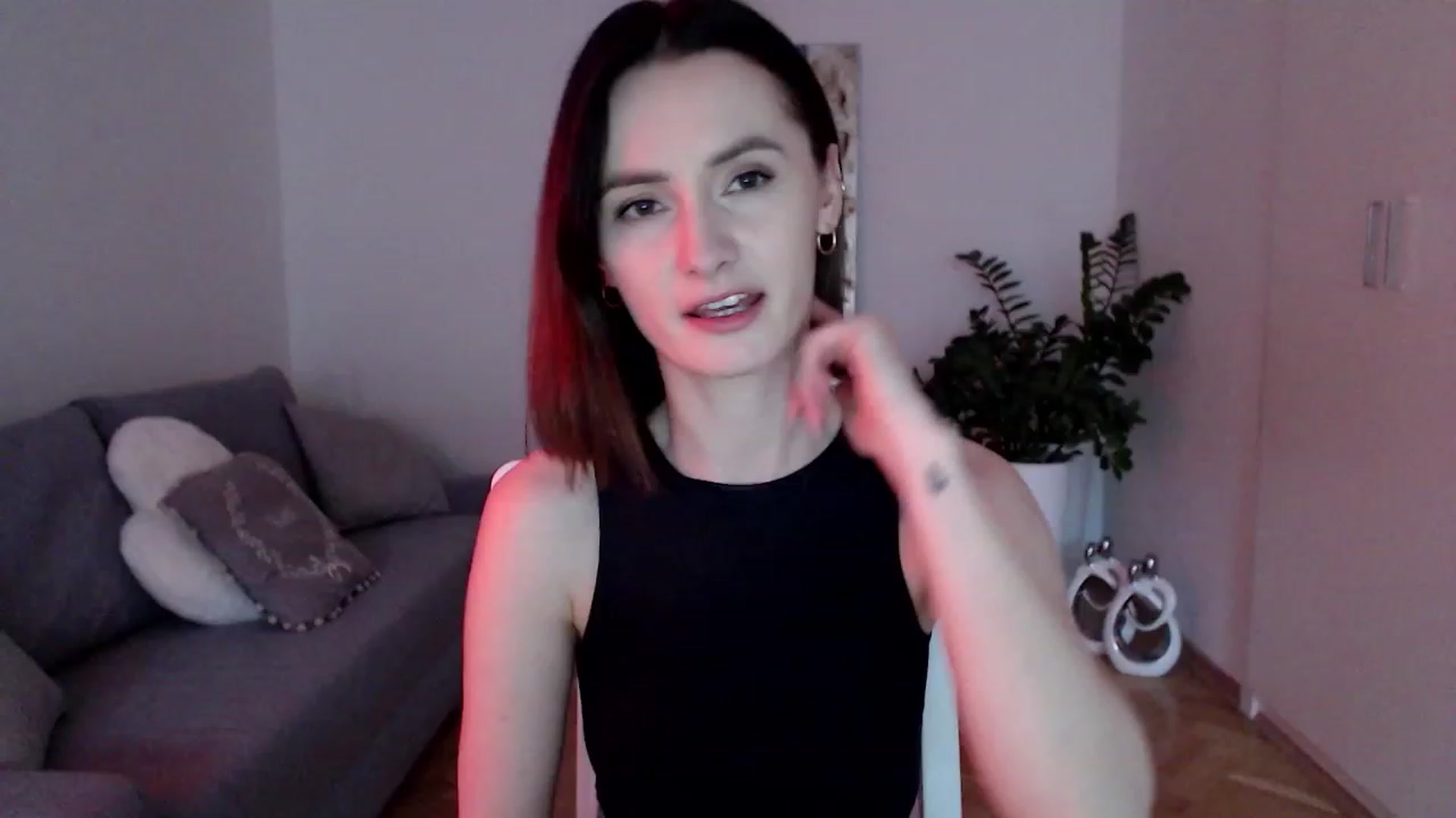 Gallery image thumbnail from PerlaBella's myfreecams stream on, 05/01/2023, 17:35 image 16 of 20