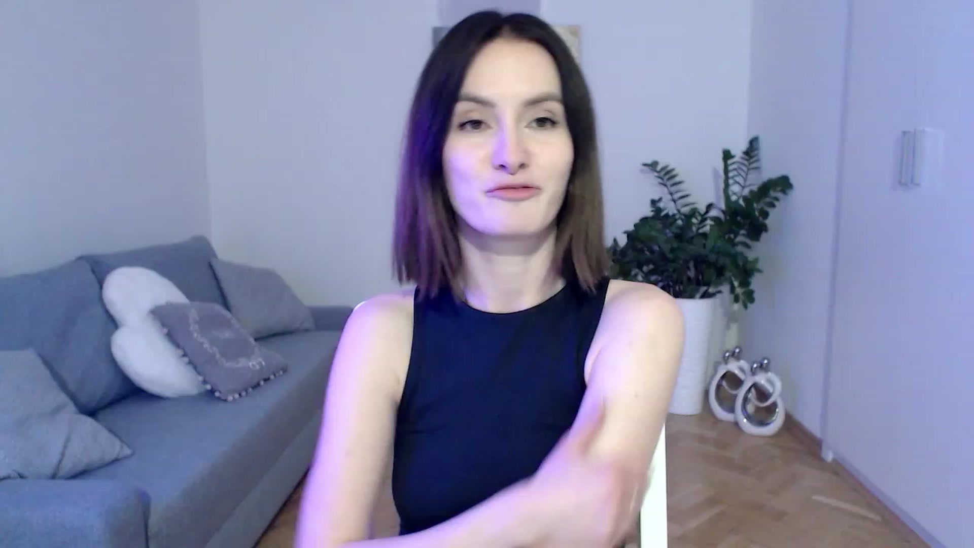Gallery image thumbnail from PerlaBella's myfreecams stream on, 05/01/2023, 19:27 image 19 of 20