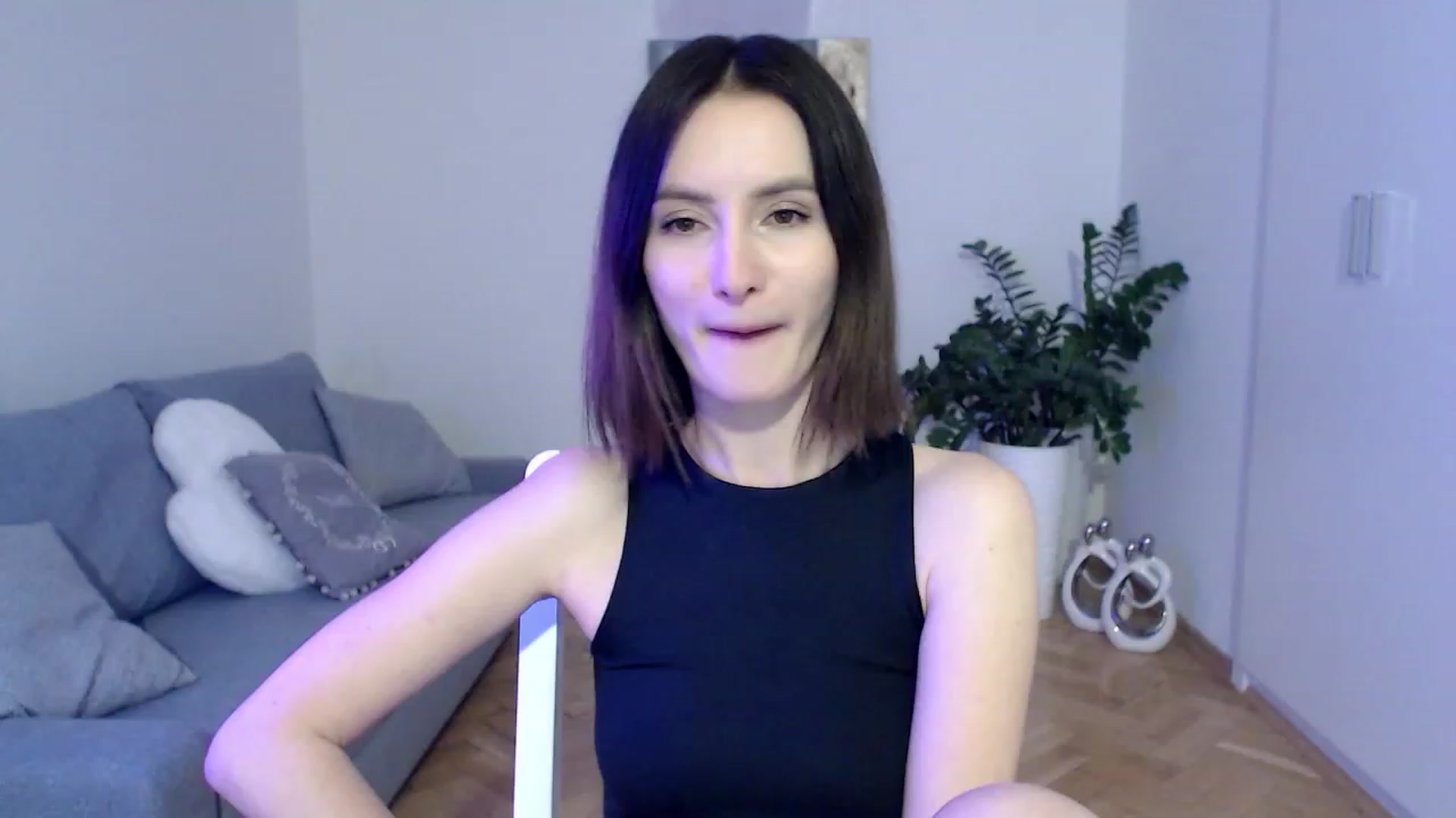 Gallery image thumbnail from PerlaBella's myfreecams stream on, 05/01/2023, 19:27 image 8 of 20