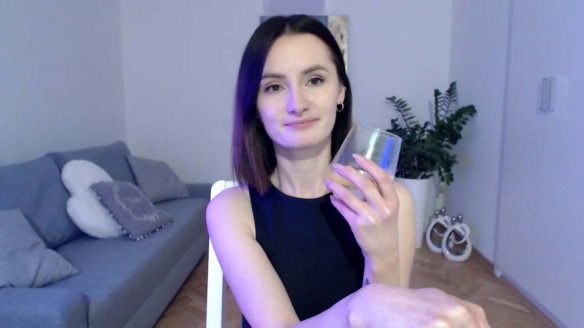 Gallery image thumbnail from PerlaBella's myfreecams stream on, 05/01/2023, 19:27 image 10 of 20
