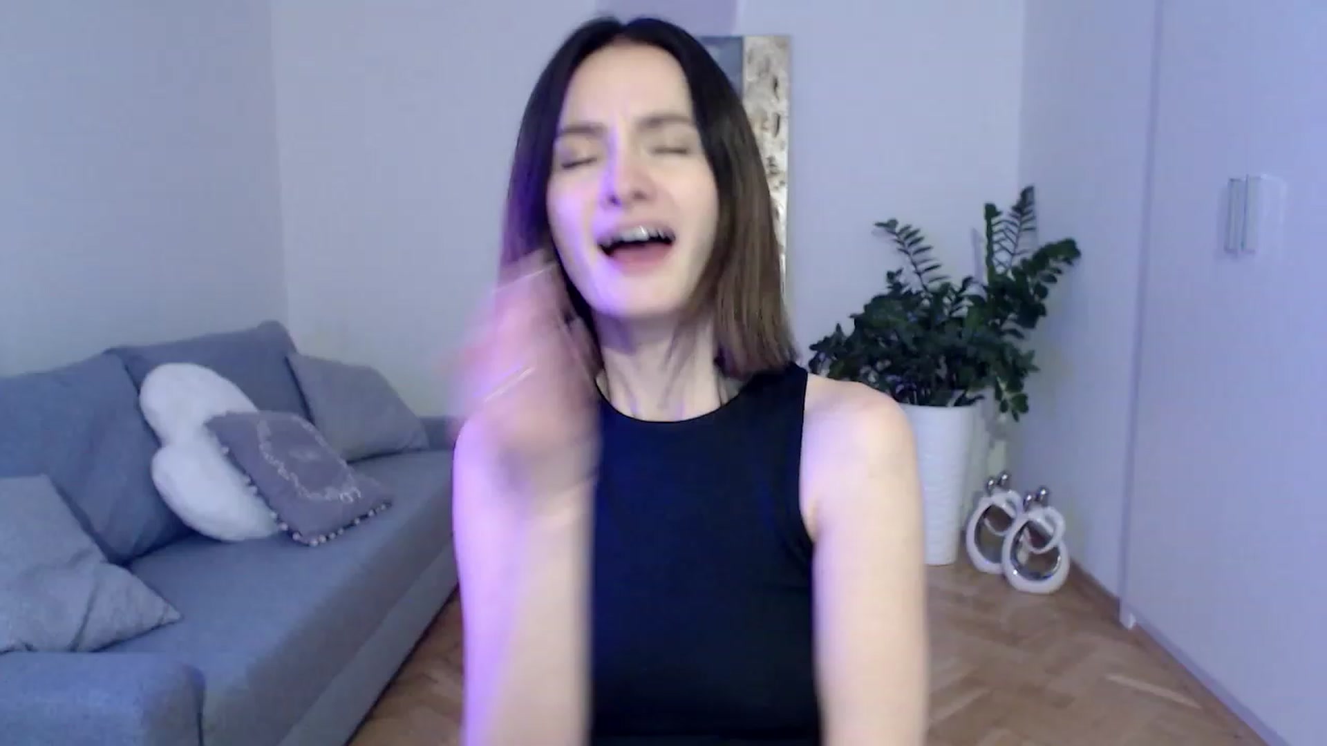 Gallery image thumbnail from PerlaBella's myfreecams stream on, 05/01/2023, 19:27 image 17 of 20
