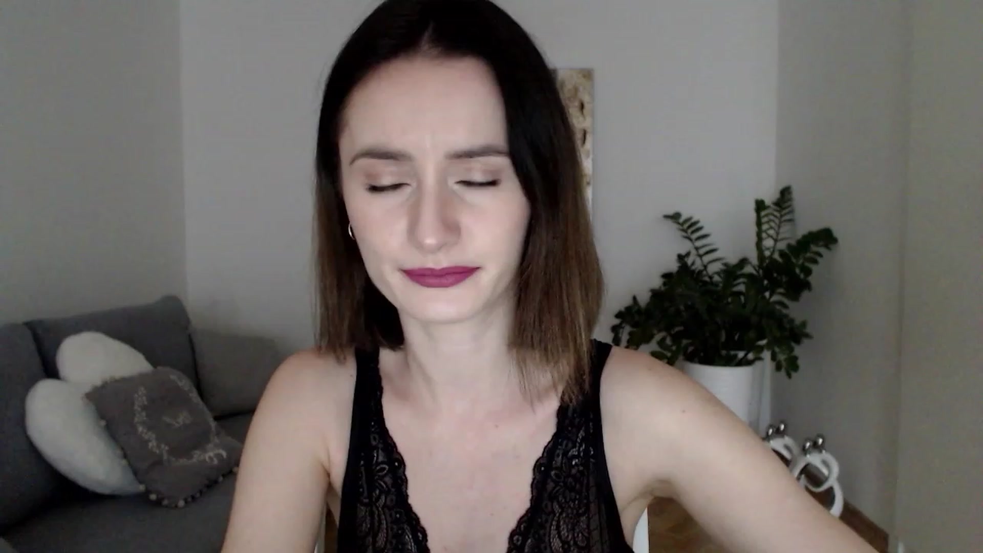 Gallery image thumbnail from PerlaBella's myfreecams stream on, 05/02/2023, 17:21 image 5 of 20