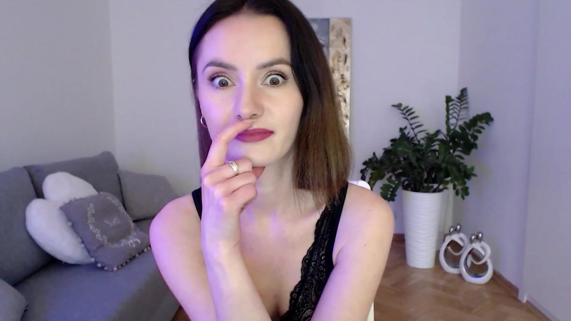 Gallery image thumbnail from PerlaBella's myfreecams stream on, 05/02/2023, 17:21 image 9 of 20