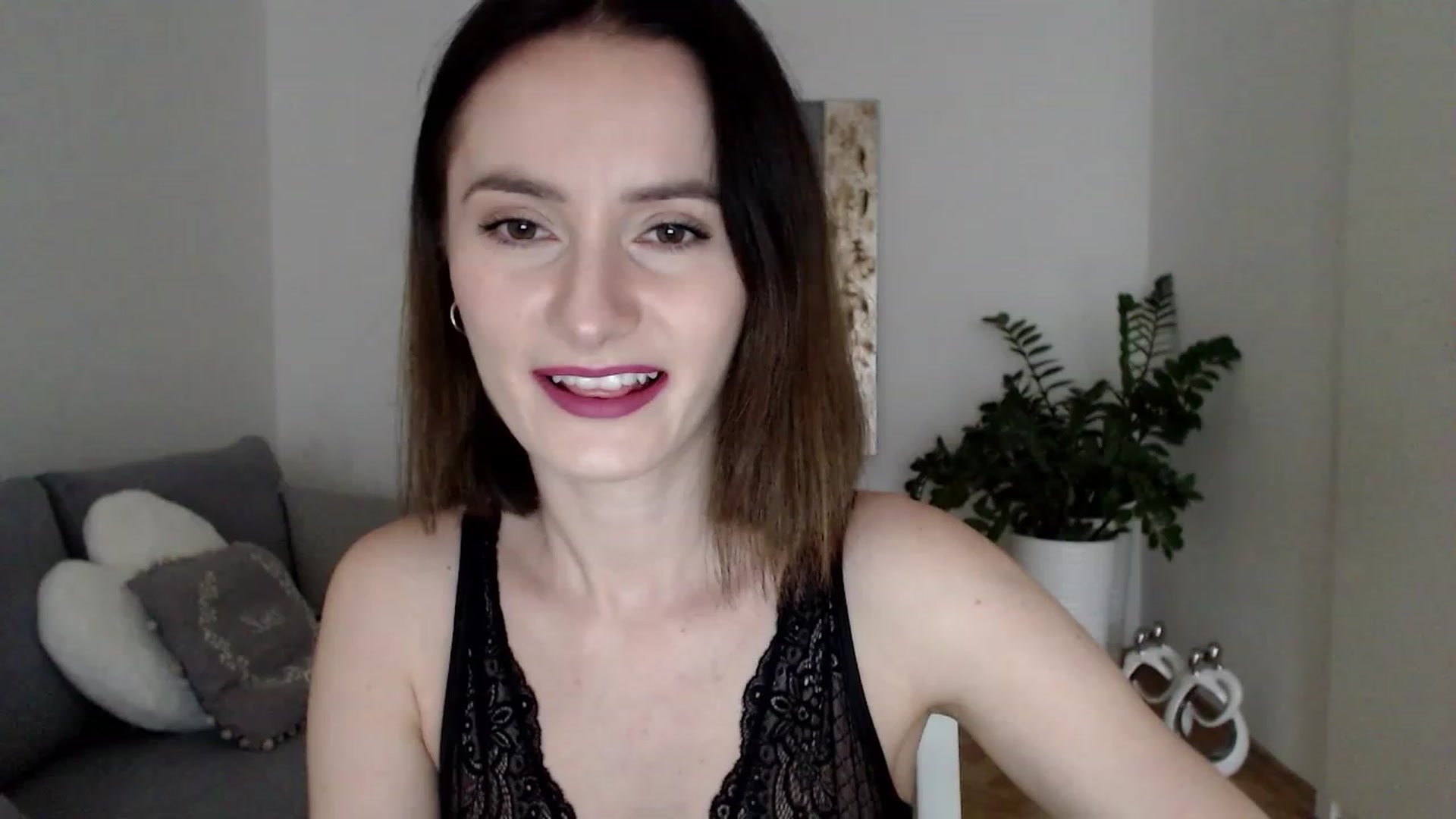 Gallery image thumbnail from PerlaBella's myfreecams stream on, 05/02/2023, 17:21 image 4 of 20