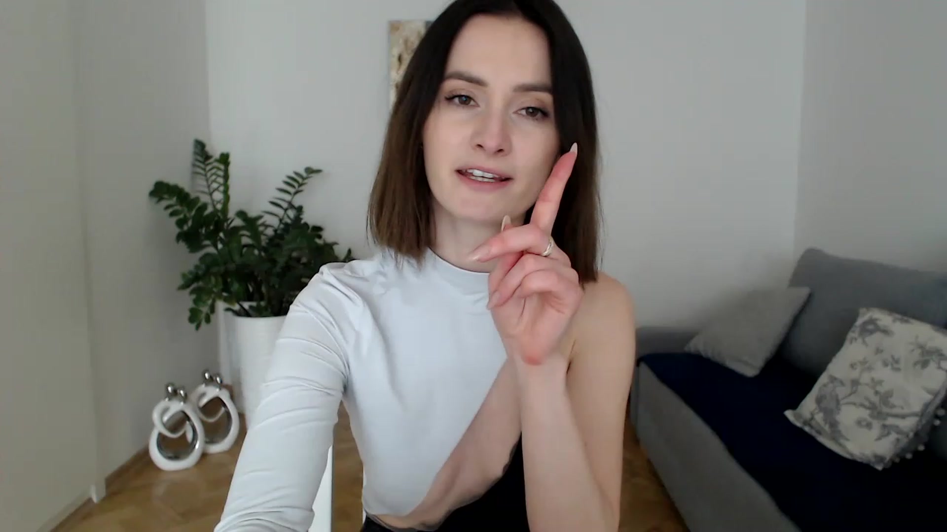 Gallery image thumbnail from PerlaBella's myfreecams stream on, 05/03/2023, 15:00 image 14 of 20