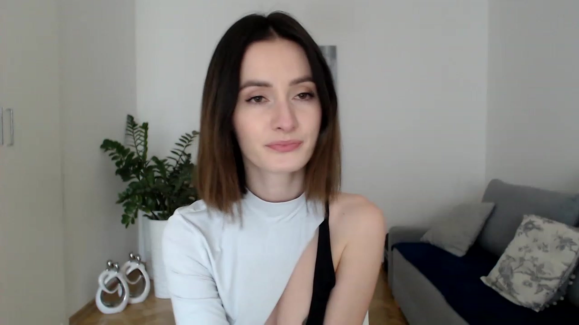 Gallery image thumbnail from PerlaBella's myfreecams stream on, 05/03/2023, 15:00 image 2 of 20