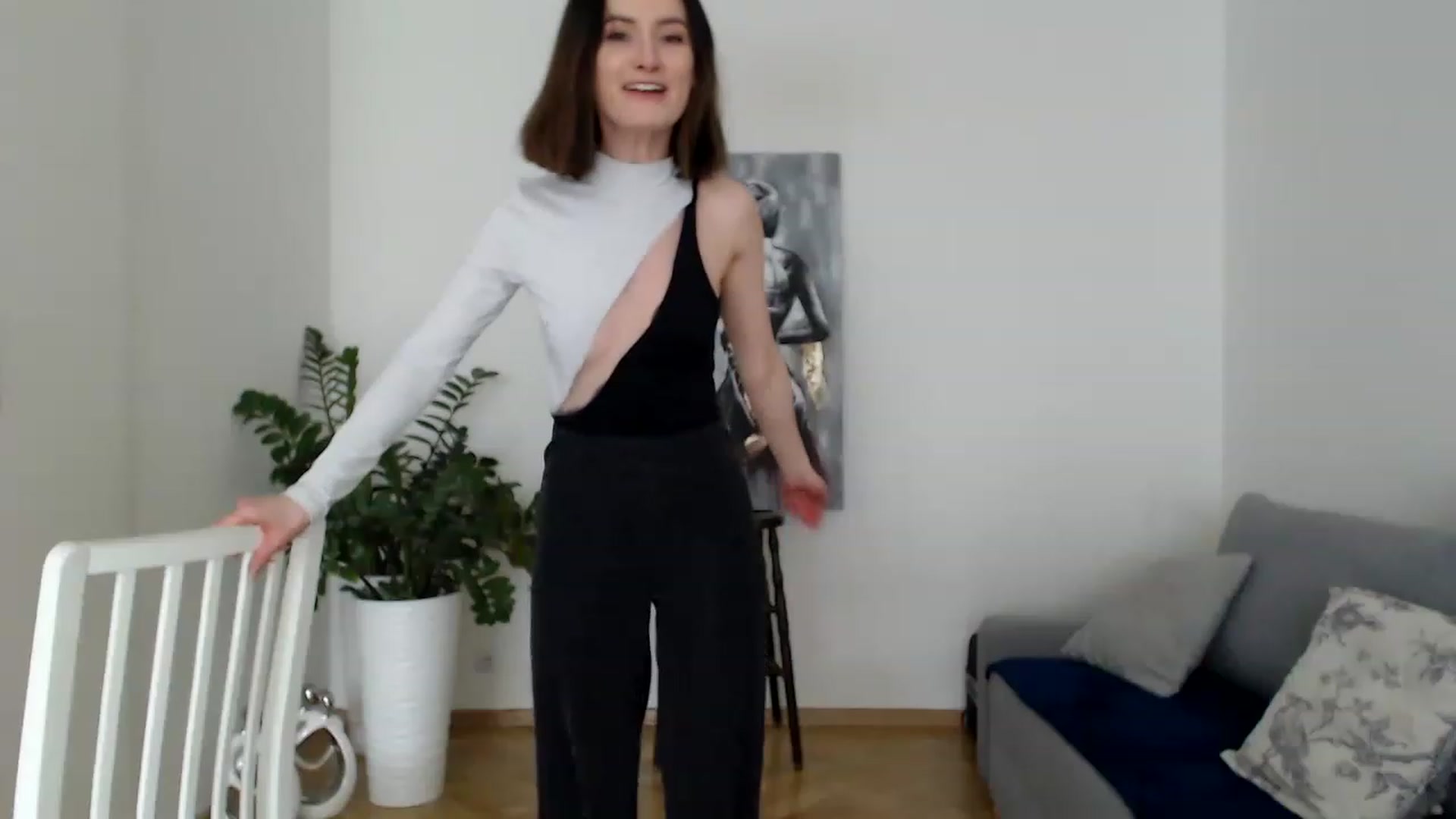 Gallery image thumbnail from PerlaBella's myfreecams stream on, 05/03/2023, 15:00 image 16 of 20