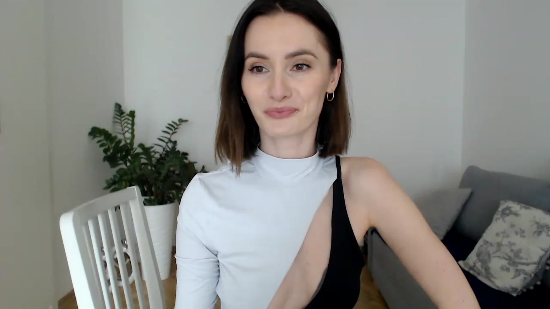 Gallery image thumbnail from PerlaBella's myfreecams stream on, 05/03/2023, 15:00 image 12 of 20