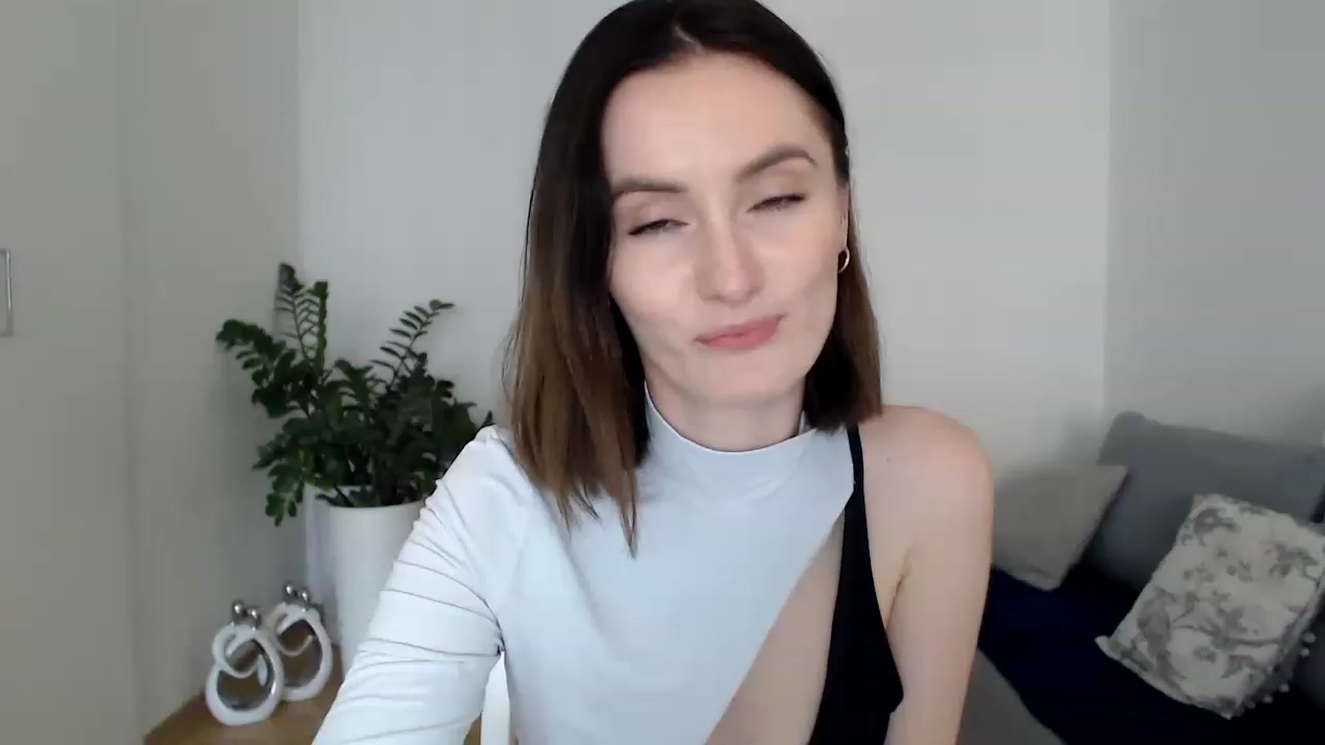 Gallery image thumbnail from PerlaBella's myfreecams stream on, 05/03/2023, 16:09 image 18 of 20