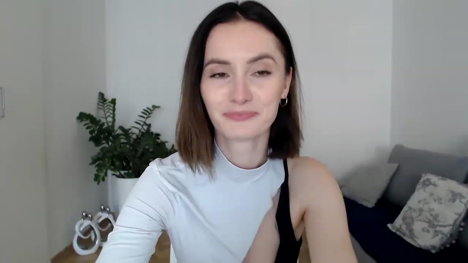 Gallery image thumbnail from PerlaBella's myfreecams stream on, 05/03/2023, 16:09 image 15 of 20