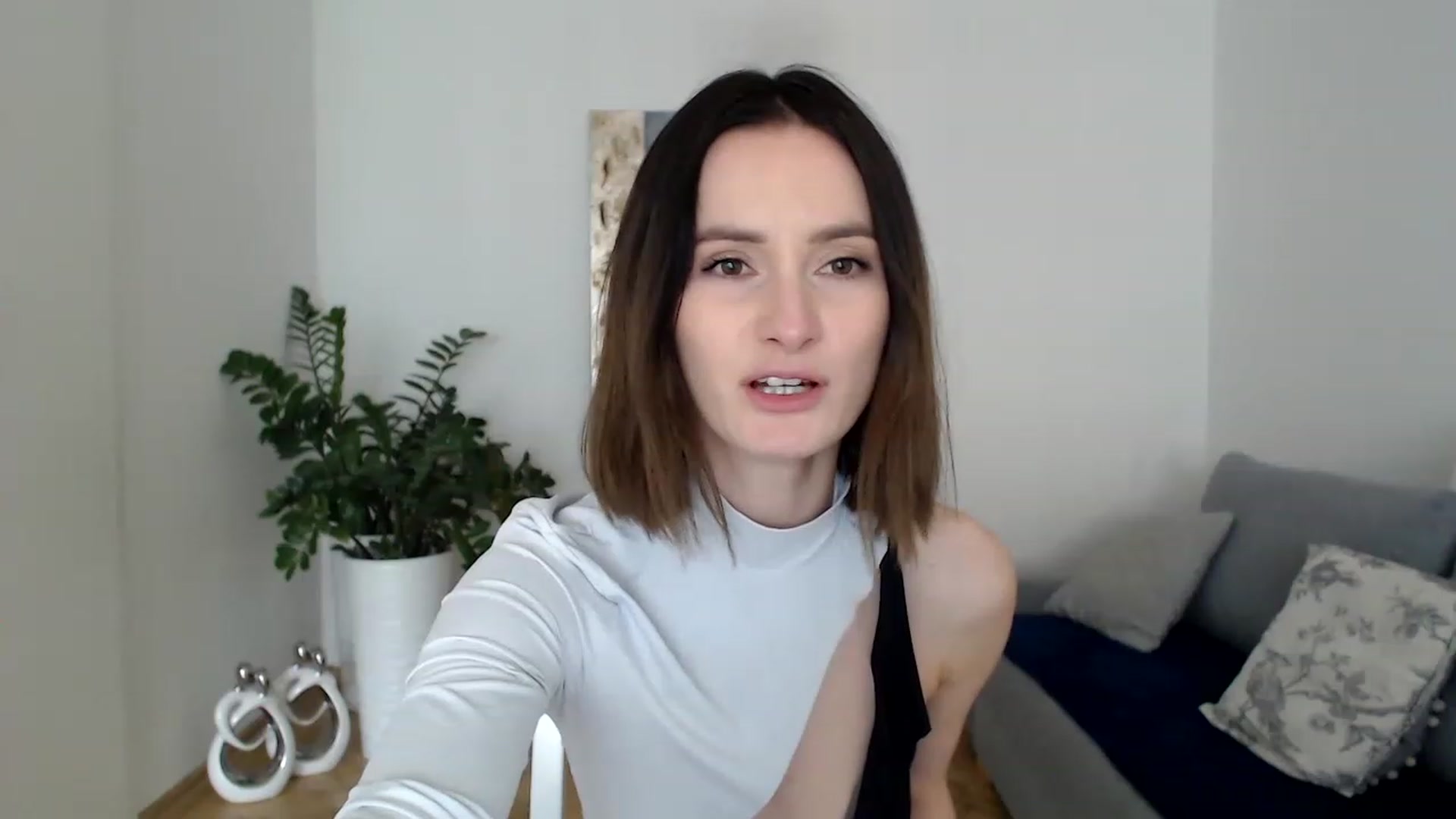 Gallery image thumbnail from PerlaBella's myfreecams stream on, 05/03/2023, 16:09 image 3 of 20
