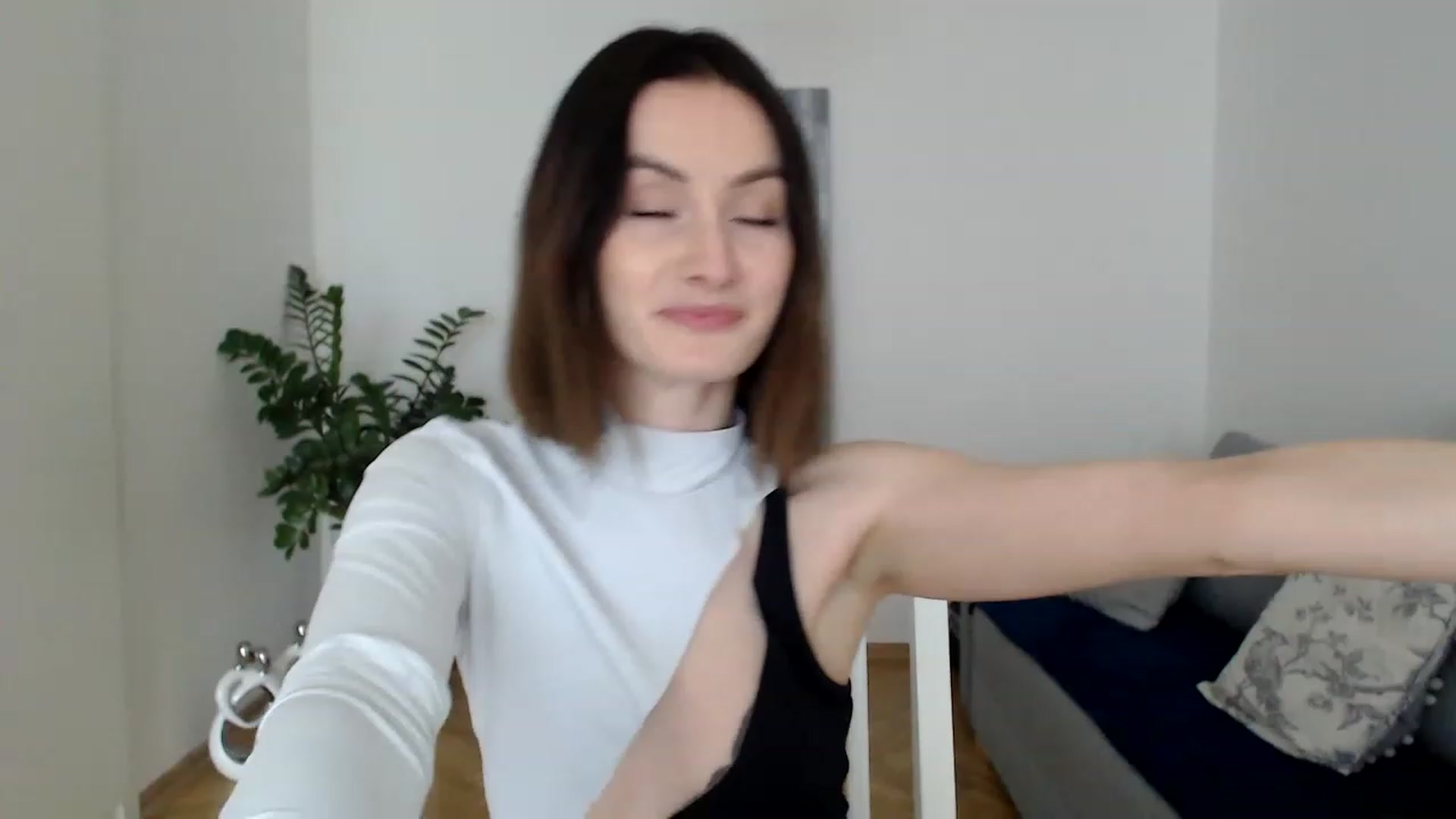 Gallery image thumbnail from PerlaBella's myfreecams stream on, 05/03/2023, 16:09 image 1 of 20