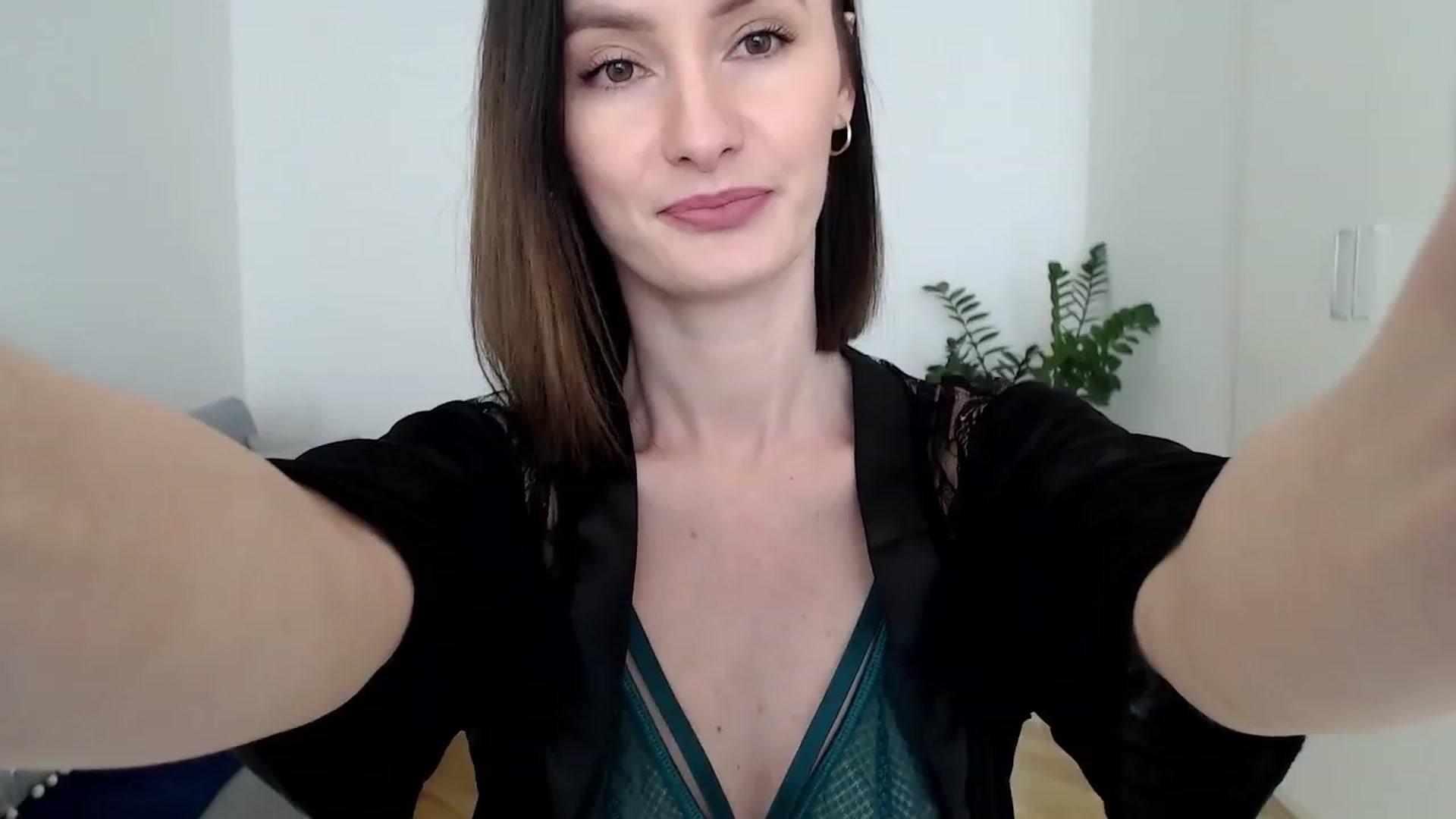 Gallery image thumbnail from PerlaBella's myfreecams stream on, 05/05/2023, 12:14 image 7 of 20