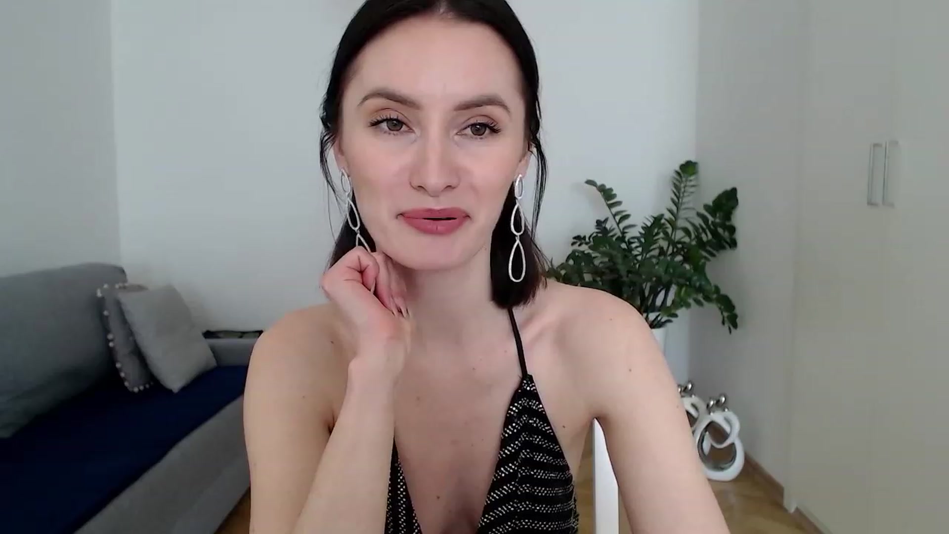 Gallery image thumbnail from PerlaBella's myfreecams stream on, 05/09/2023, 10:33 image 9 of 20