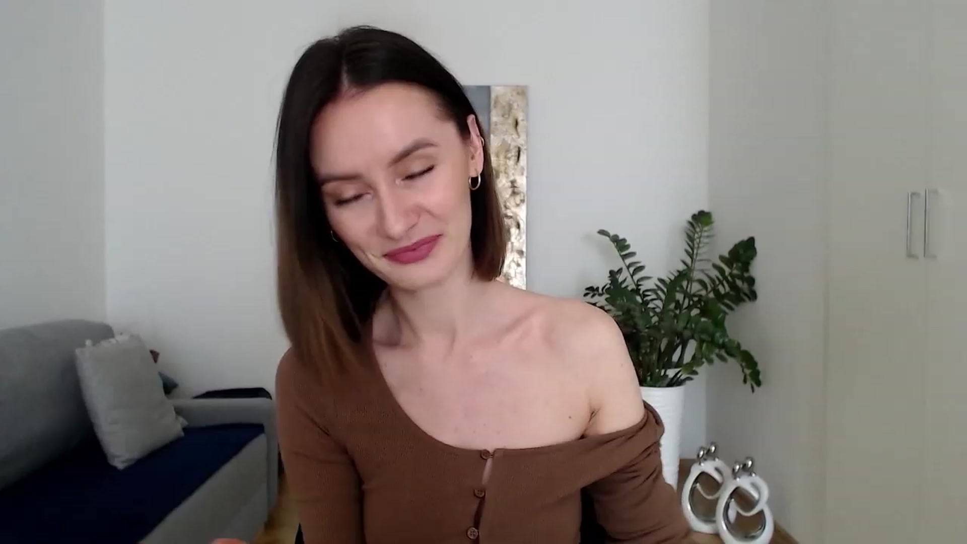 Gallery image thumbnail from PerlaBella's myfreecams stream on, 05/11/2023, 09:08 image 16 of 20