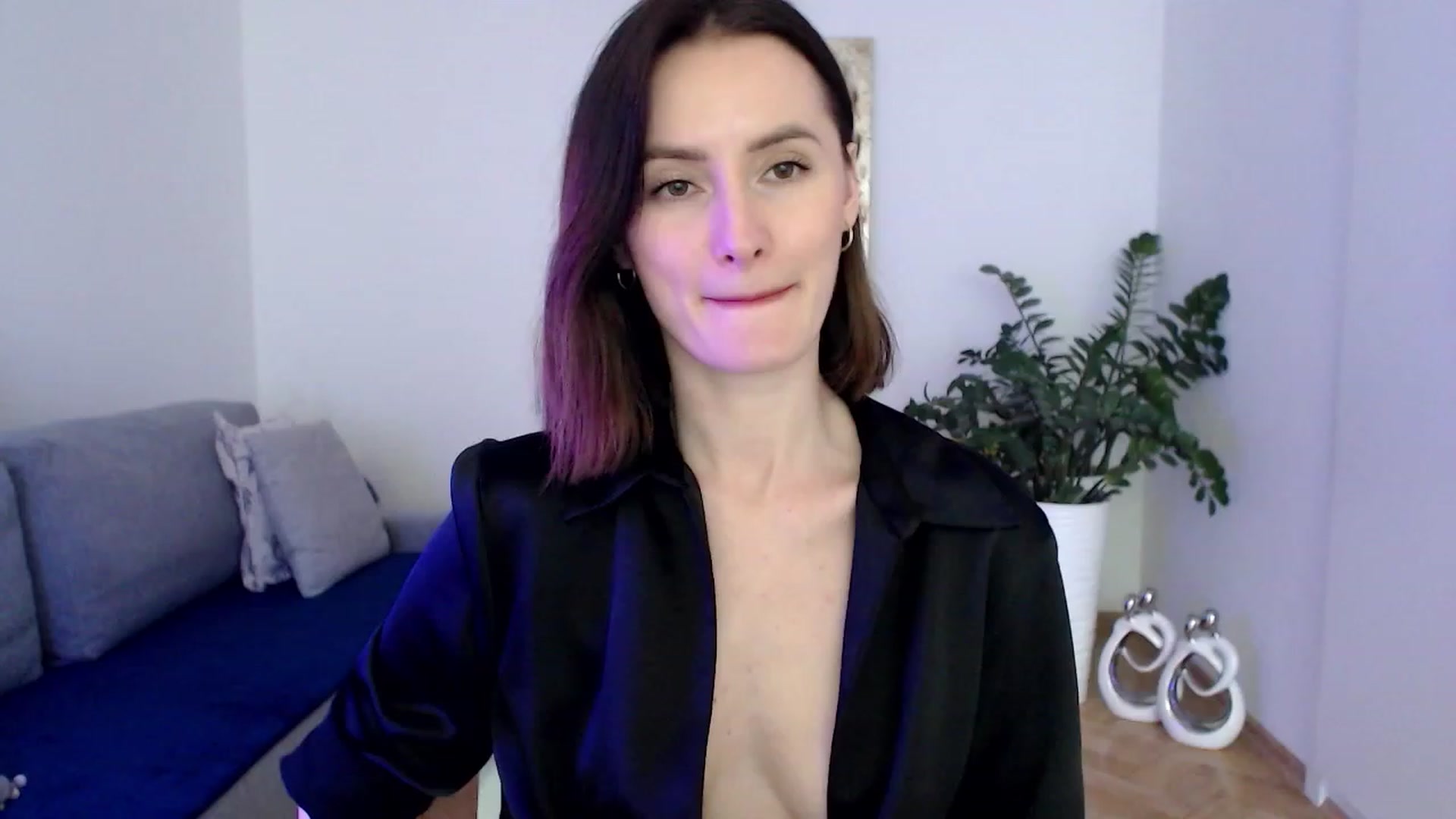 Gallery image thumbnail from PerlaBella's myfreecams stream on, 05/17/2023, 16:59 image 4 of 20