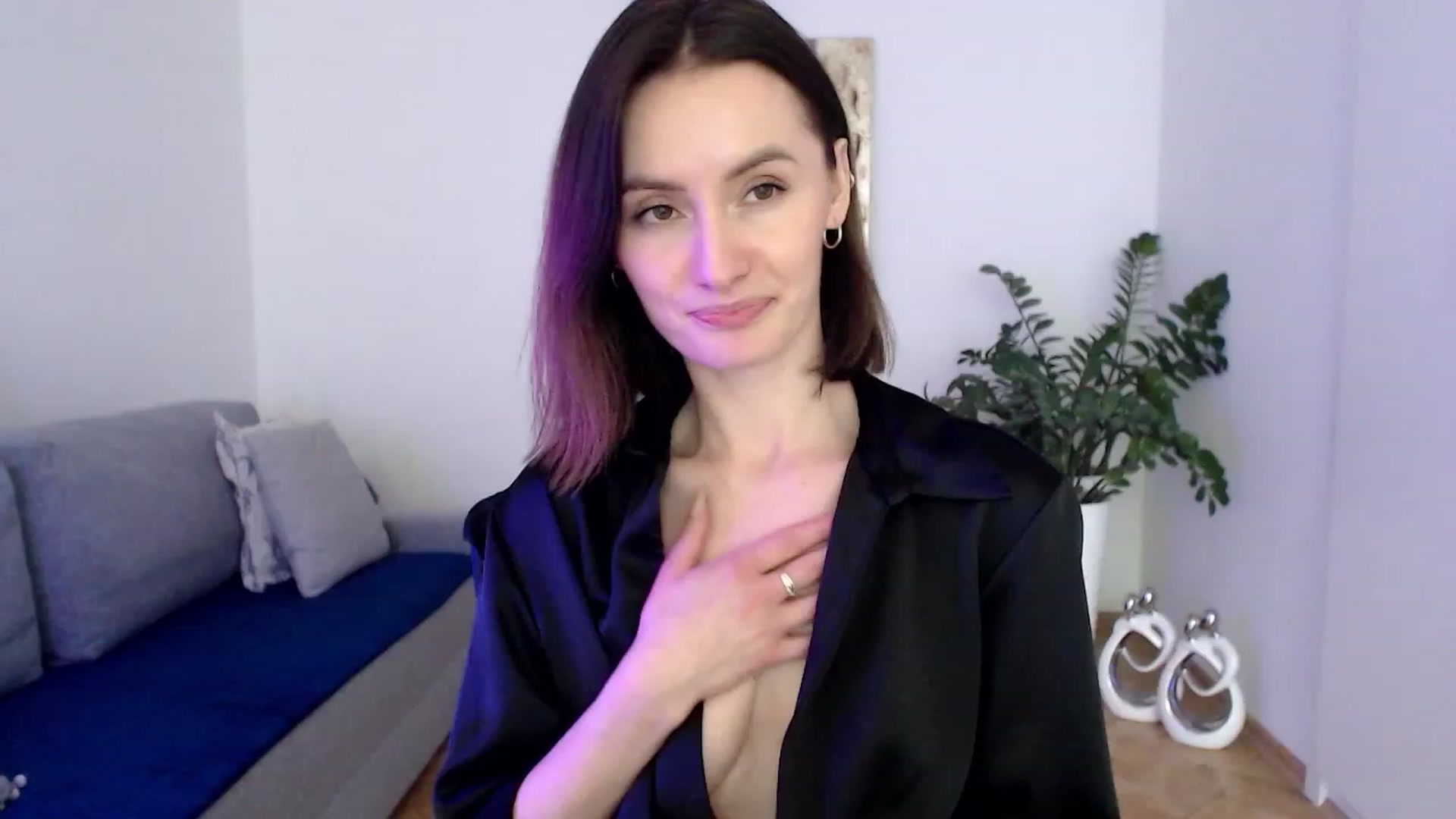 Gallery image thumbnail from PerlaBella's myfreecams stream on, 05/17/2023, 16:59 image 2 of 20