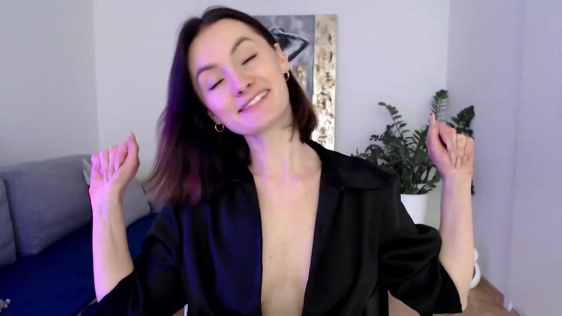 Gallery image thumbnail from PerlaBella's myfreecams stream on, 05/17/2023, 16:59 image 1 of 20