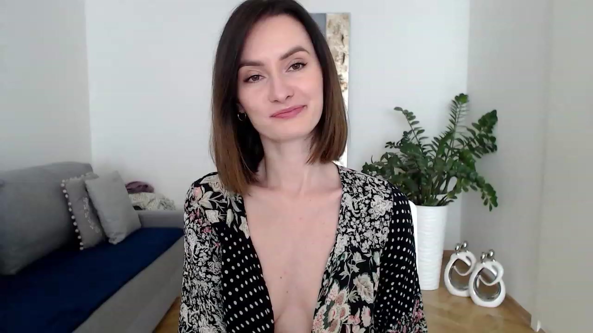 Gallery image thumbnail from PerlaBella's myfreecams stream on, 05/18/2023, 11:31 image 4 of 20