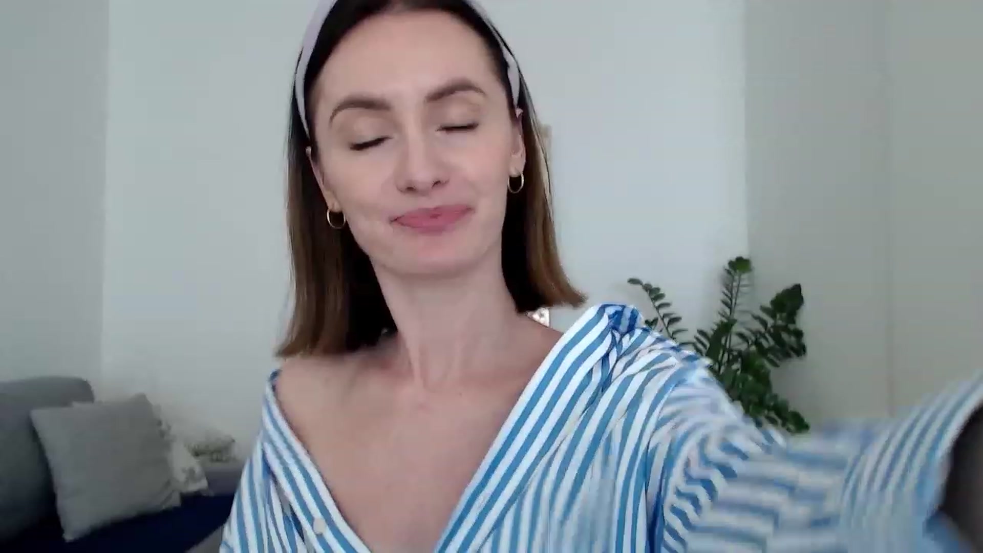 Gallery image thumbnail from PerlaBella's myfreecams stream on, 05/23/2023, 11:19 image 13 of 20