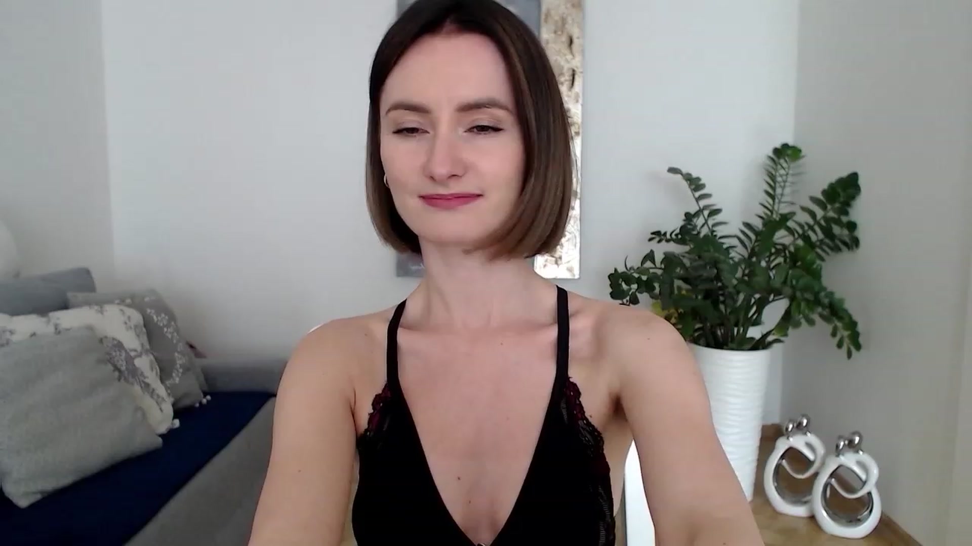 Gallery image thumbnail from PerlaBella's myfreecams stream on, 05/25/2023, 13:28 image 4 of 20