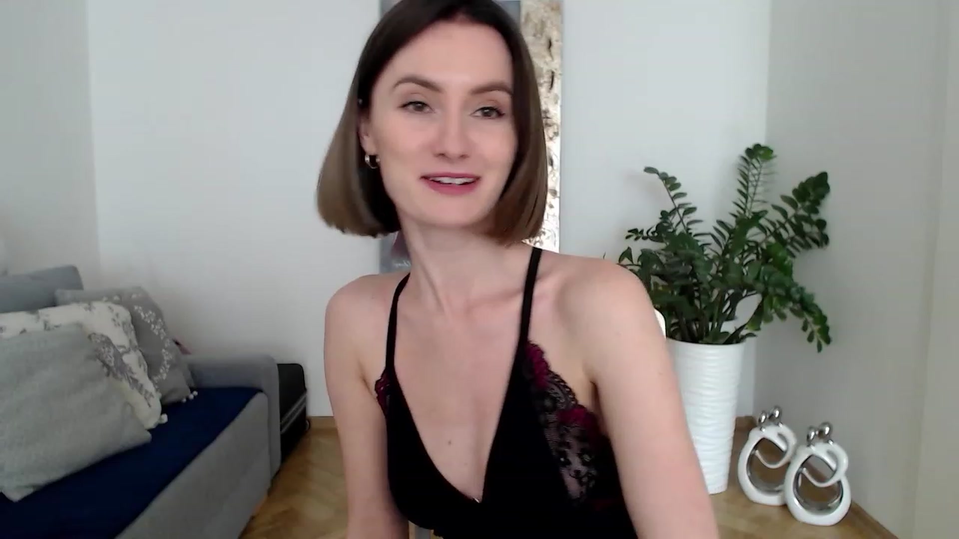 Gallery image thumbnail from PerlaBella's myfreecams stream on, 05/25/2023, 13:28 image 6 of 20