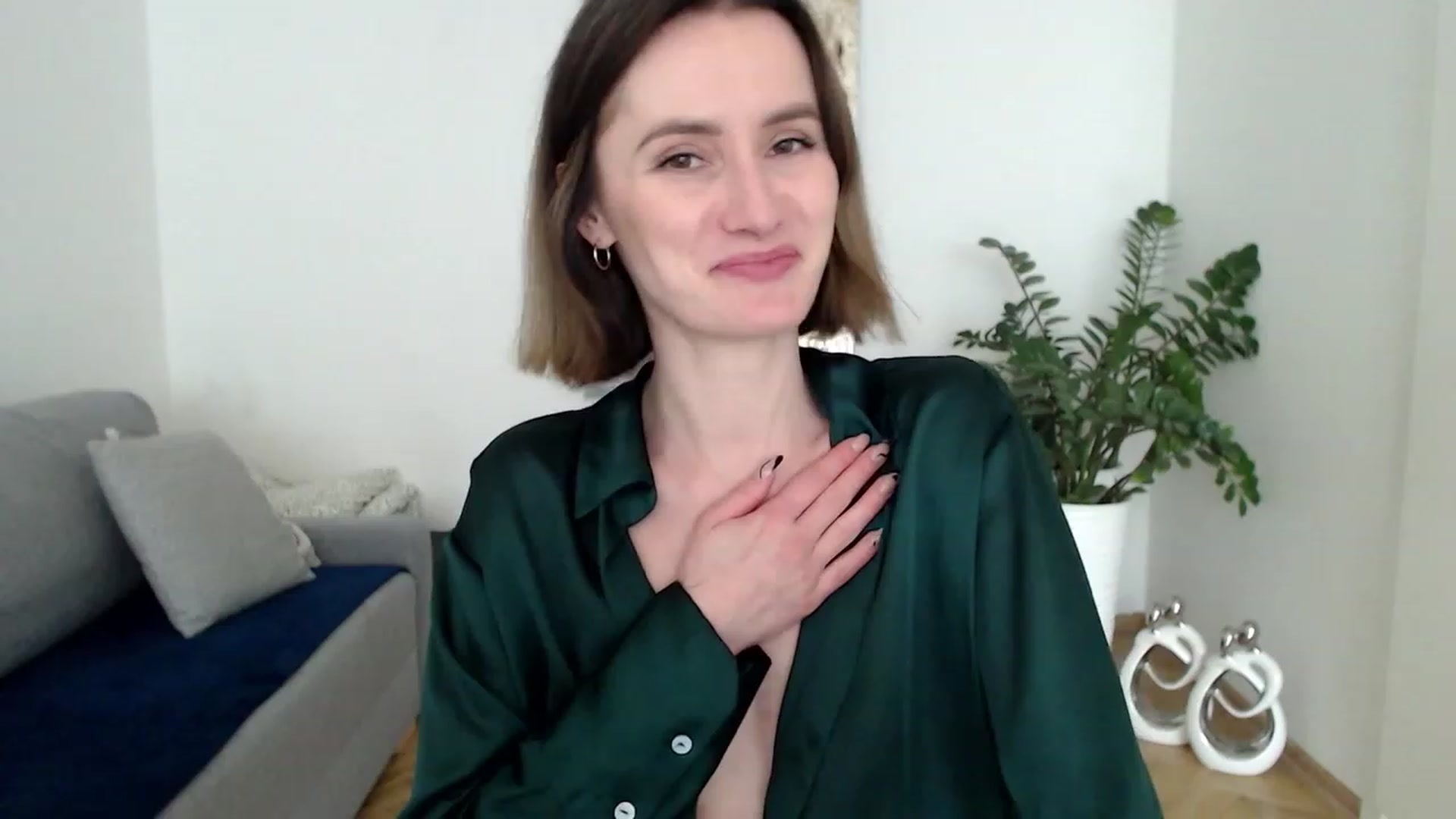 Gallery image thumbnail from PerlaBella's myfreecams stream on, 05/29/2023, 15:32 image 2 of 20