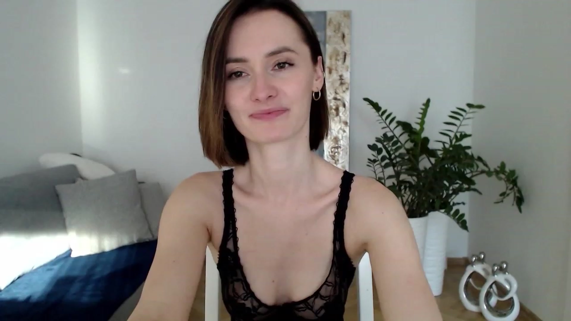 Gallery image thumbnail from PerlaBella's myfreecams stream on, 06/05/2023, 17:10 image 17 of 20