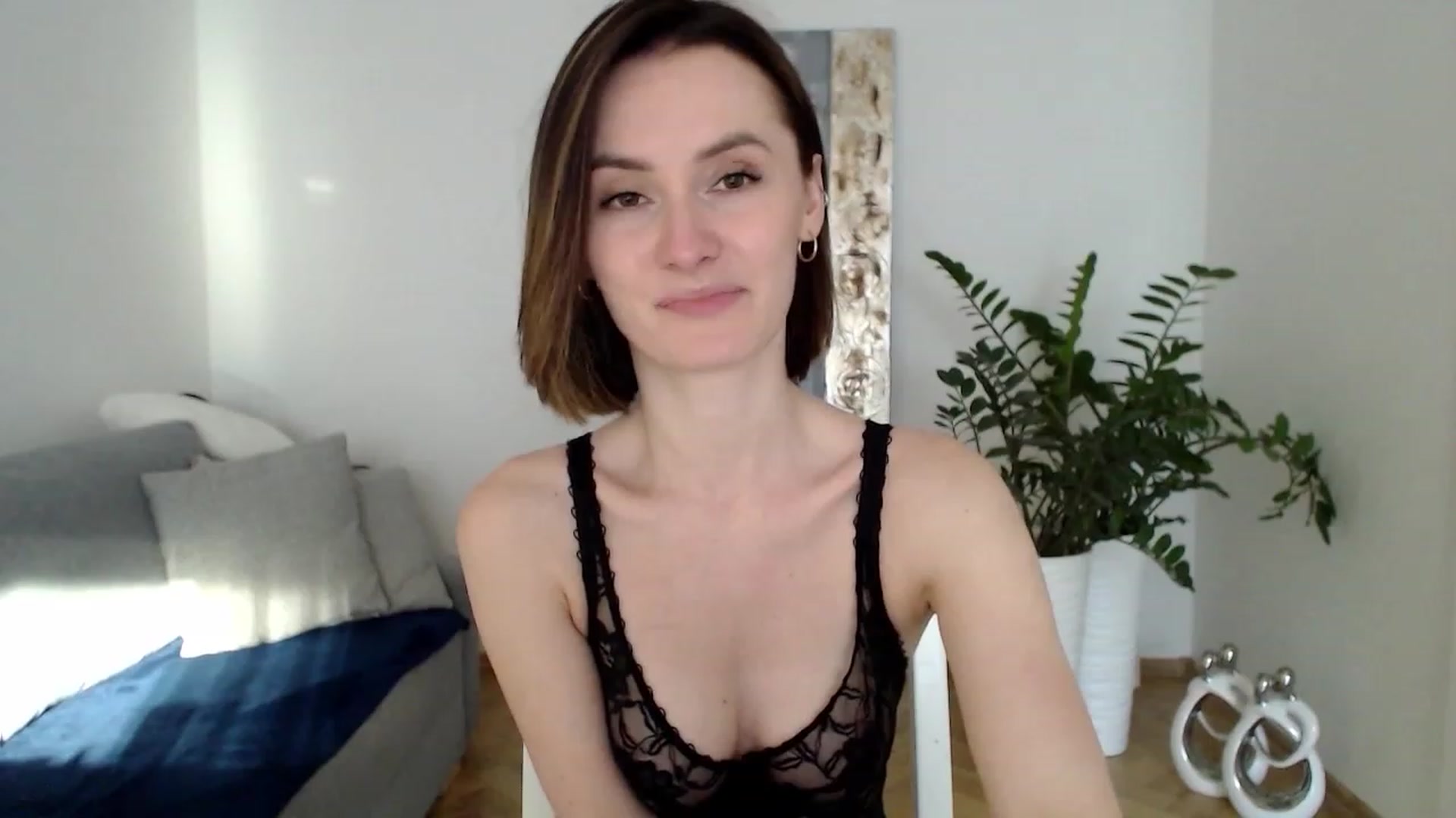 Gallery image thumbnail from PerlaBella's myfreecams stream on, 06/05/2023, 17:10 image 18 of 20