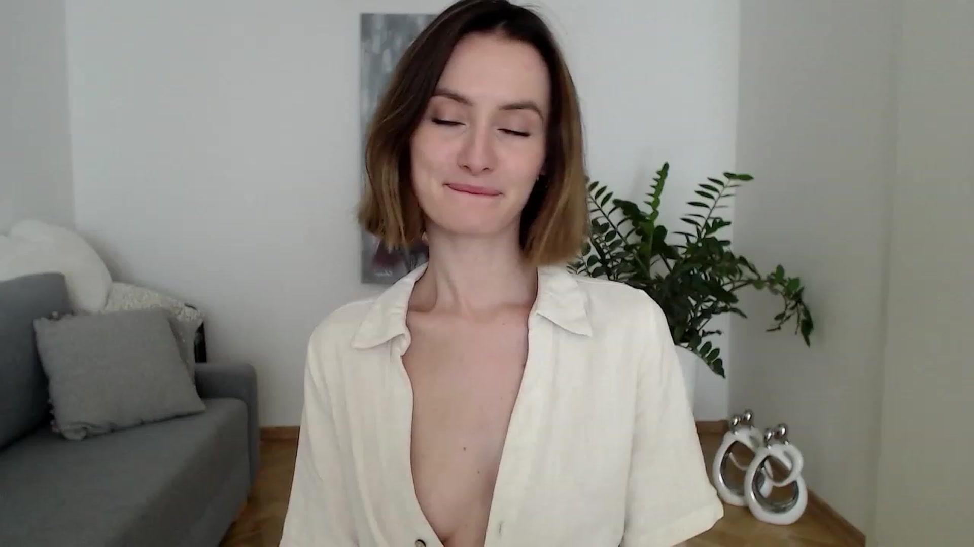 Gallery image thumbnail from PerlaBella's myfreecams stream on, 06/07/2023, 13:01 image 16 of 20